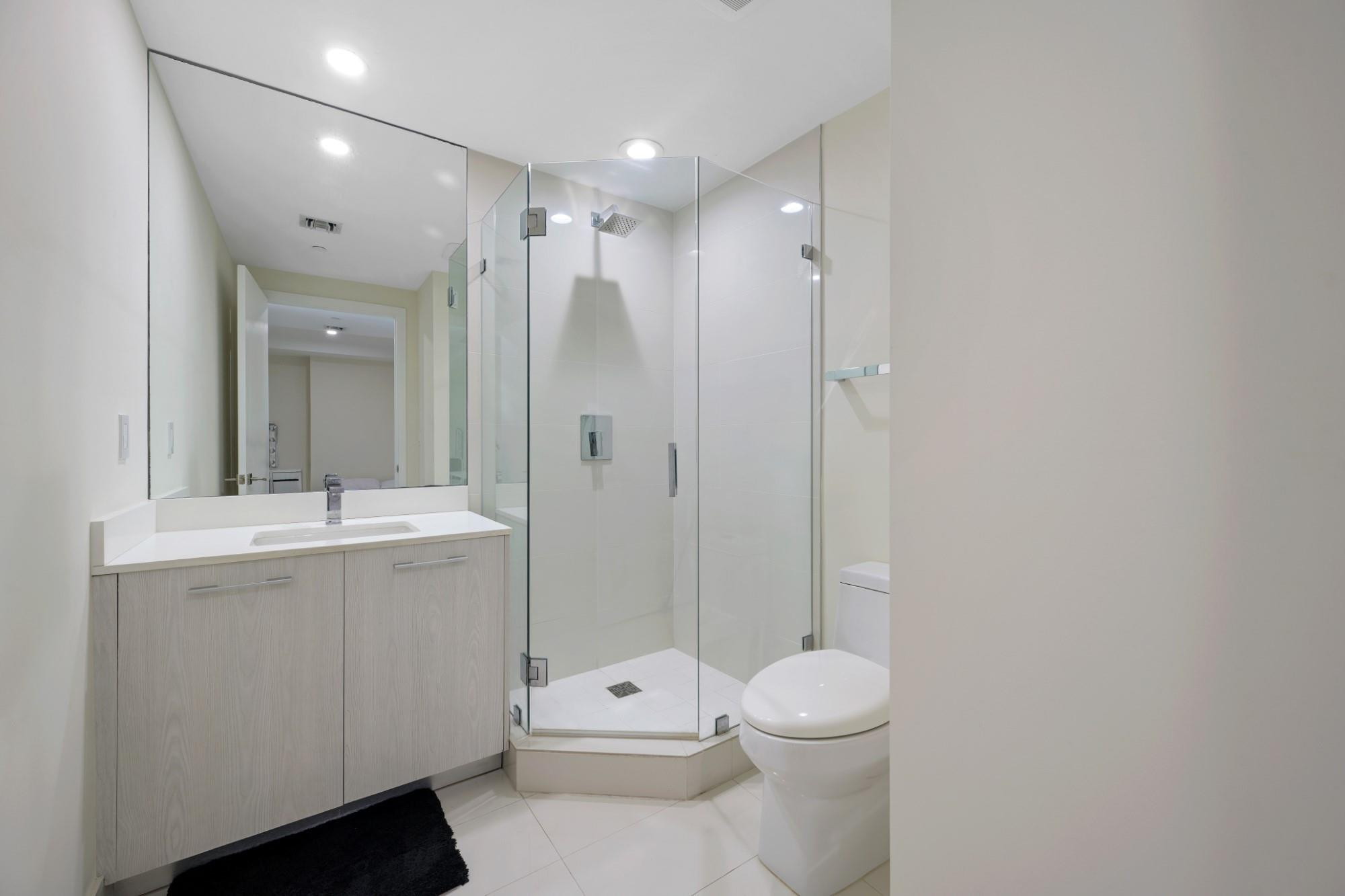 55 SW 9th #3705, Miami FL 33130