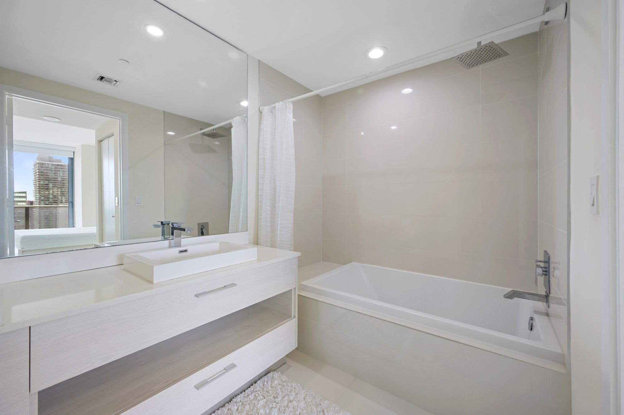 55 SW 9th #3705, Miami FL 33130