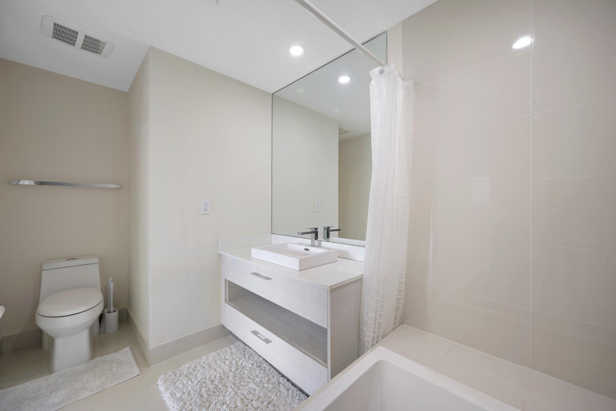 55 SW 9th #3705, Miami FL 33130