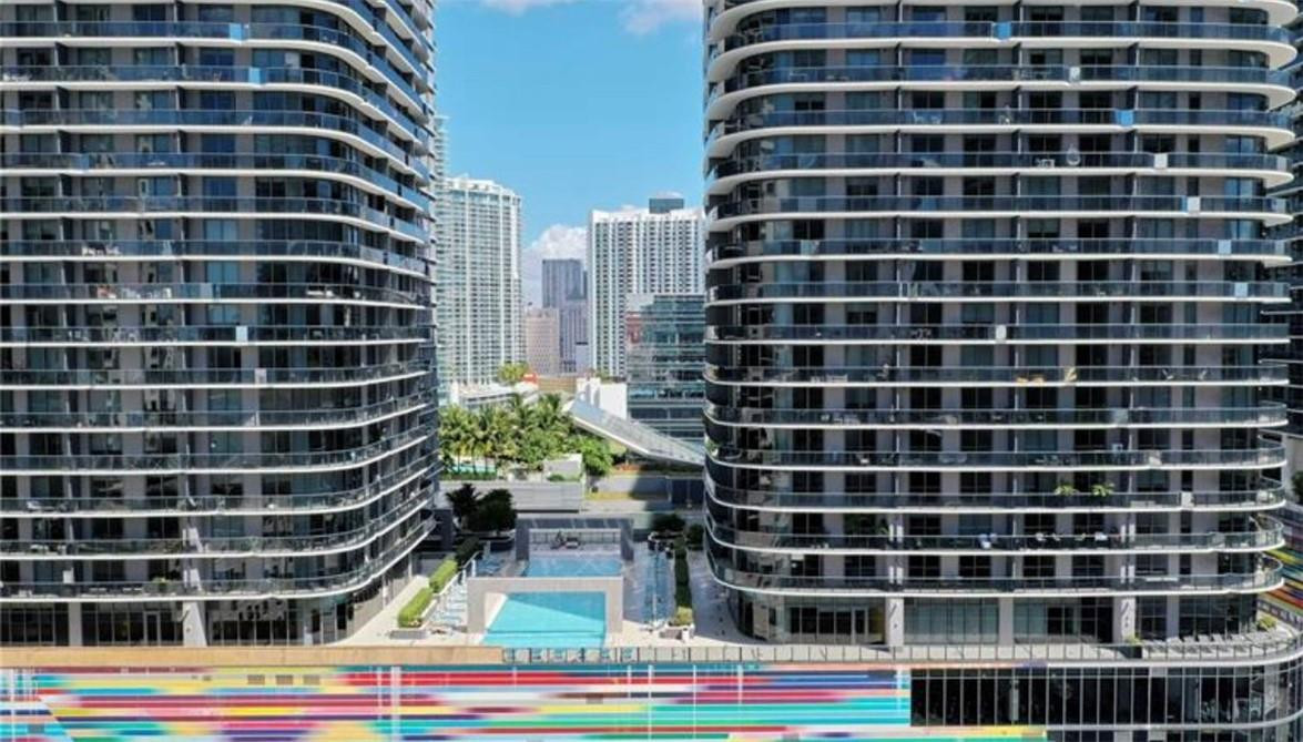 55 SW 9th #3705, Miami FL 33130