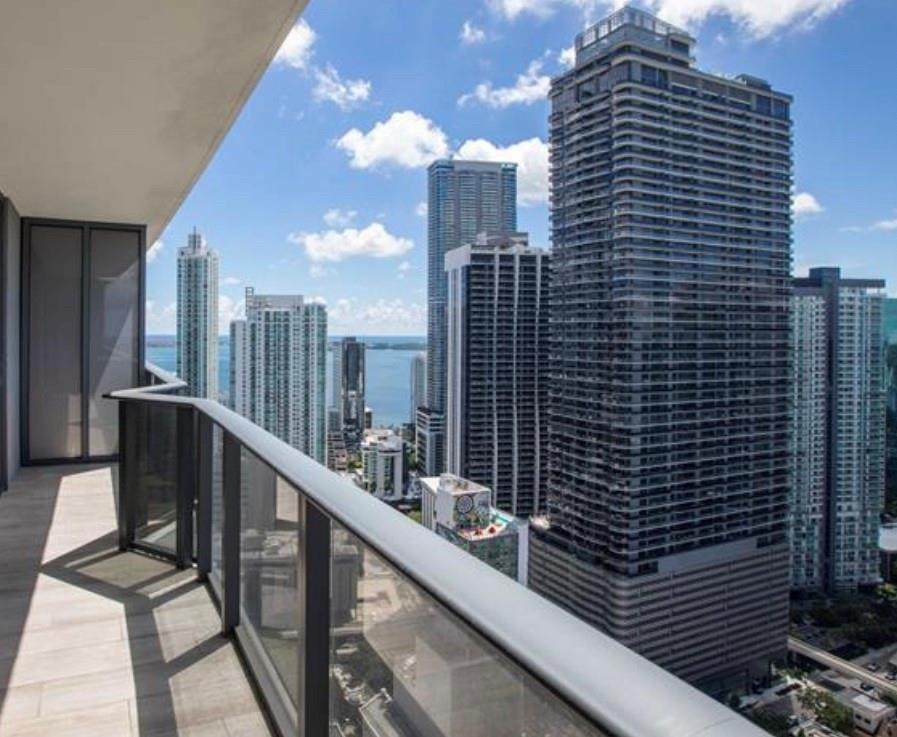 55 SW 9th #3705, Miami FL 33130