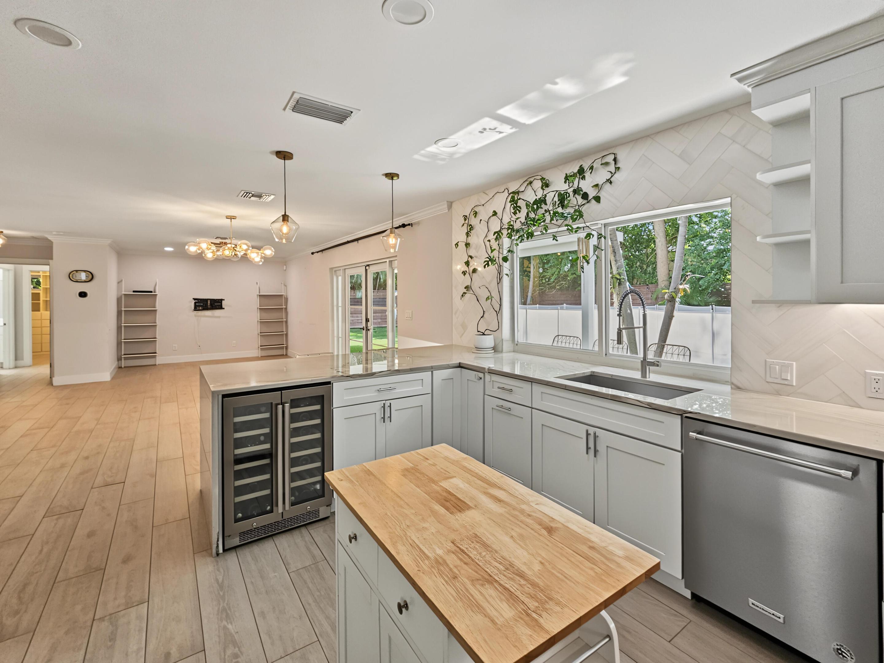 2411 S Olive, West Palm Beach FL 33401