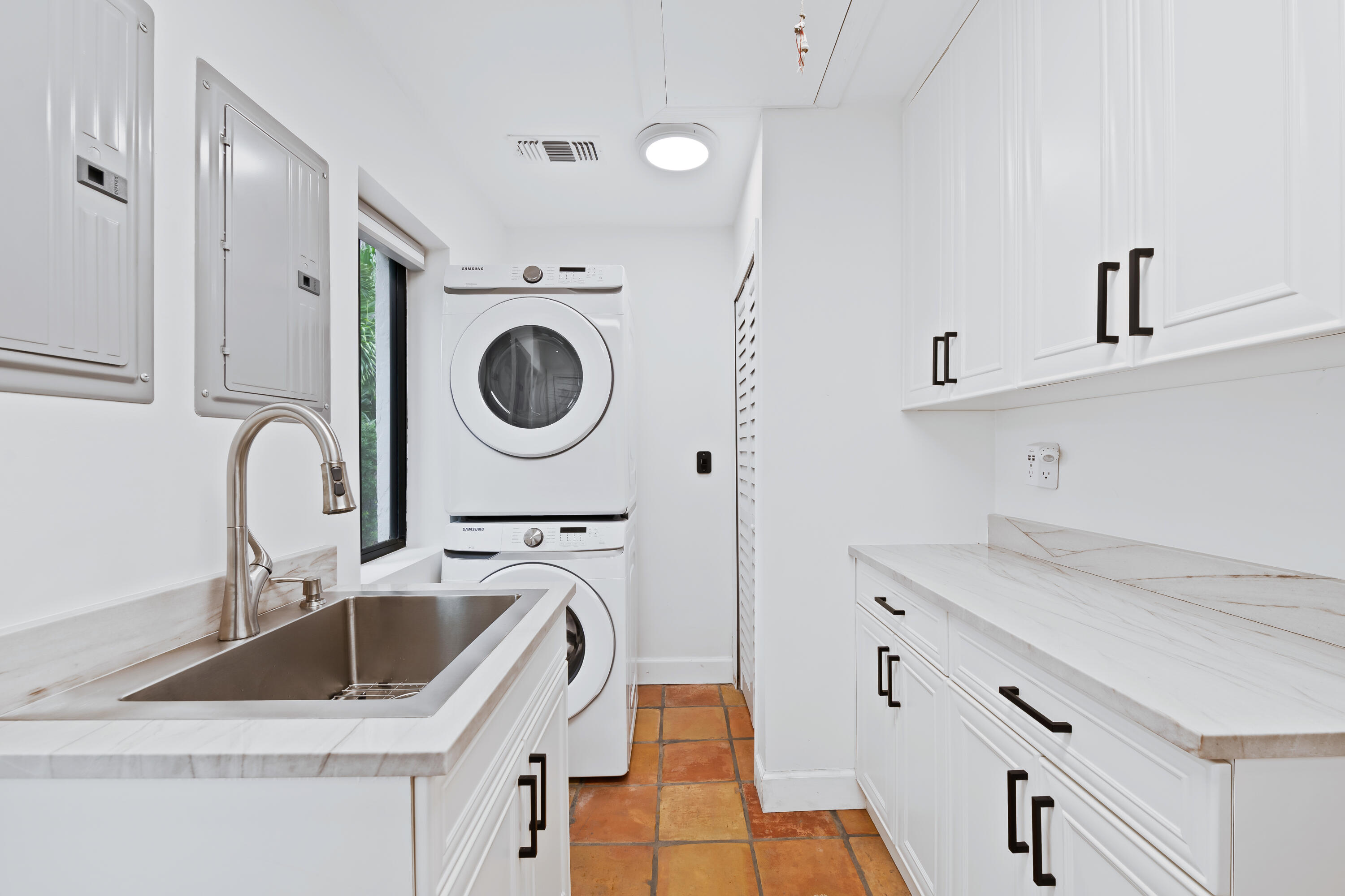 2461 SW 27TH, Fort Lauderdale FL 33312