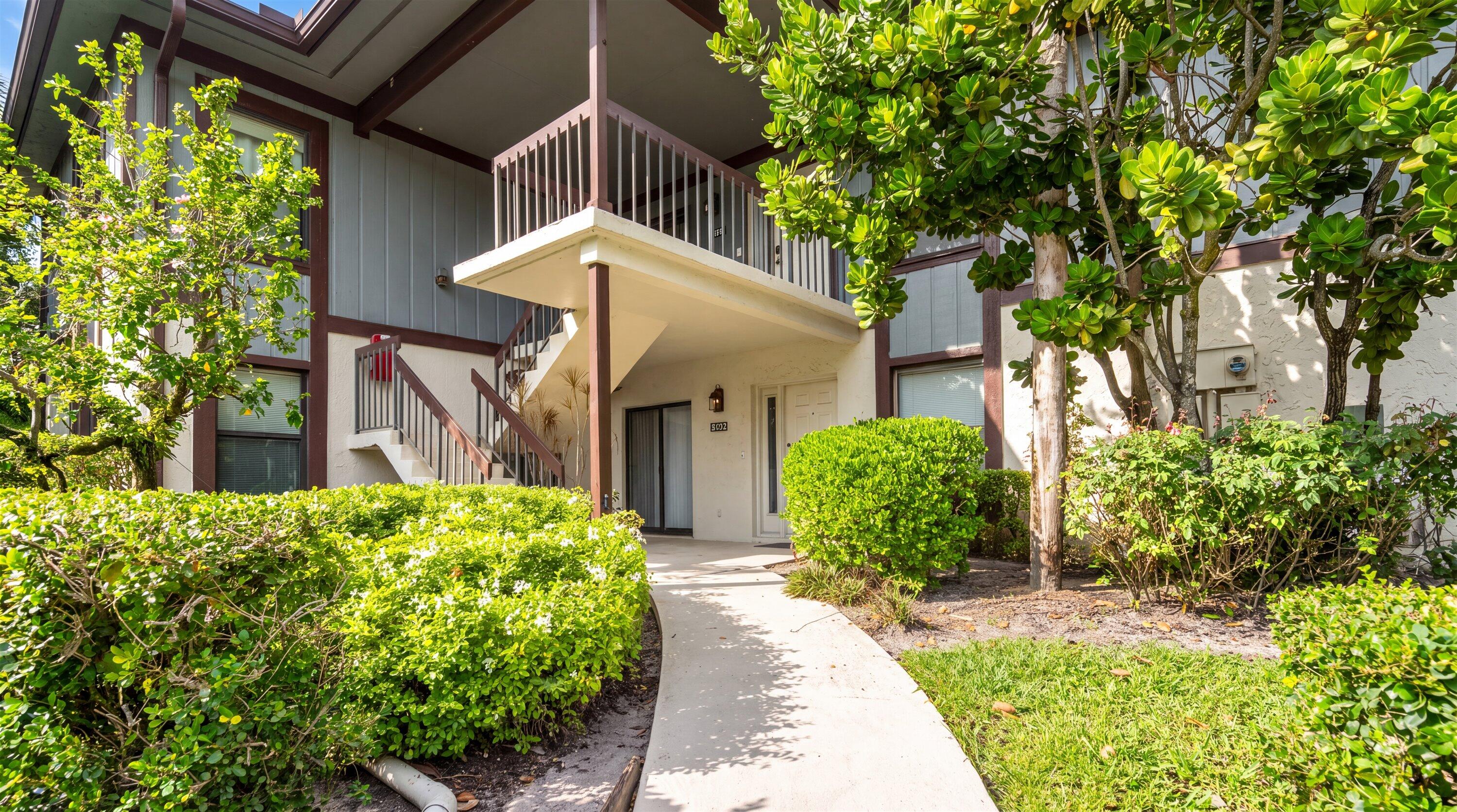 13329 Polo Club #105, Wellington FL 33414