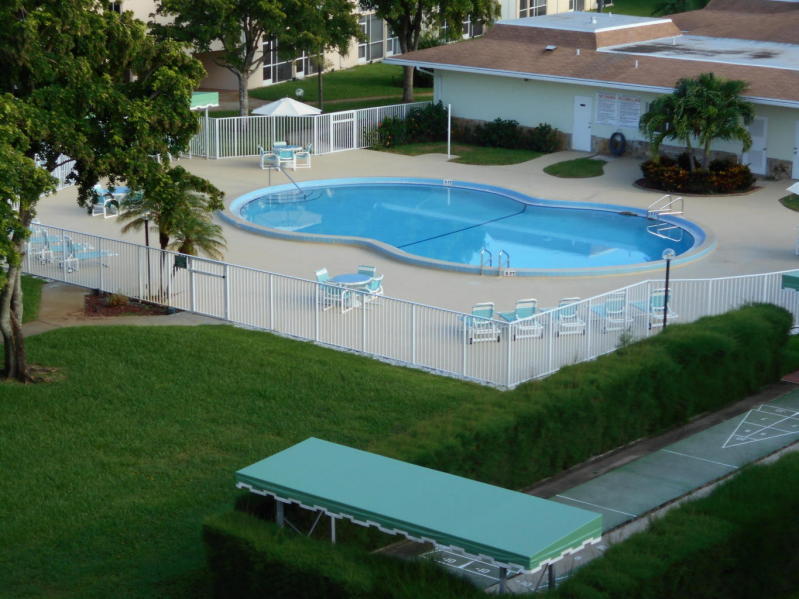 500 VILLAGE GREEN #107, Palm Springs FL 33461