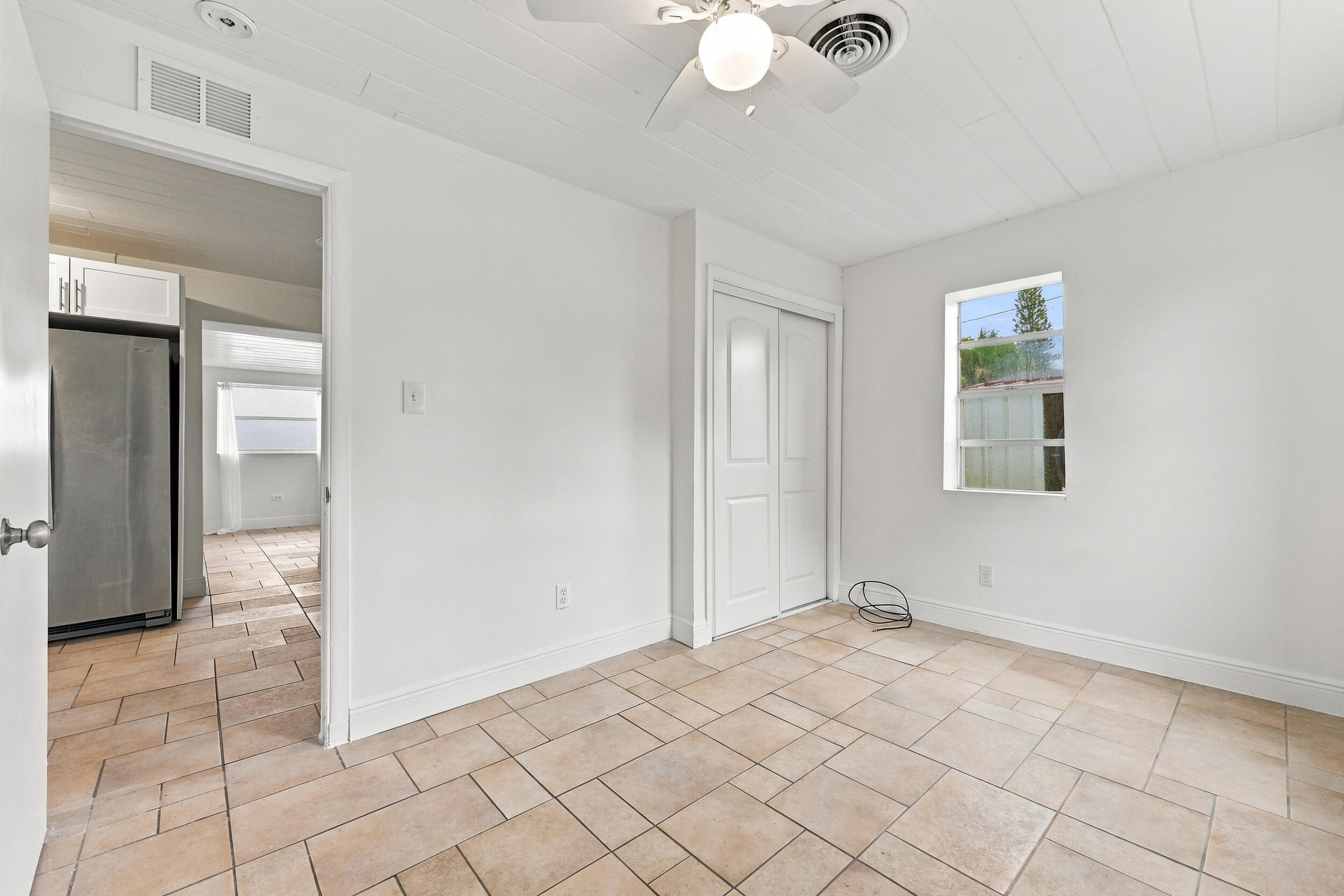 120 Pleasant #2, Palm Springs FL 33461
