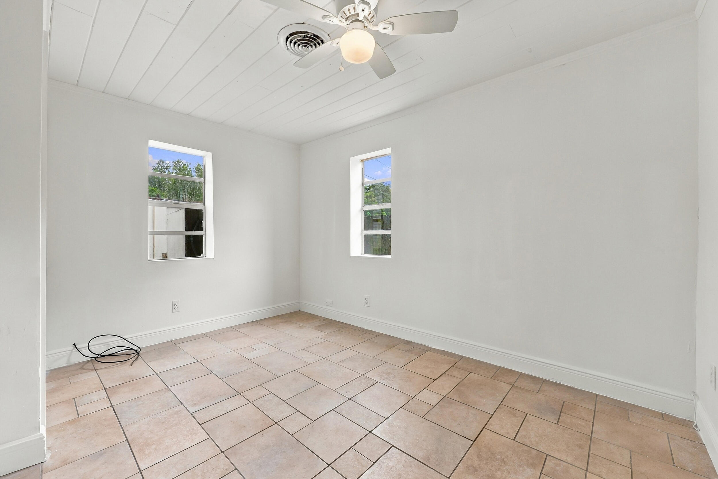120 Pleasant #2, Palm Springs FL 33461