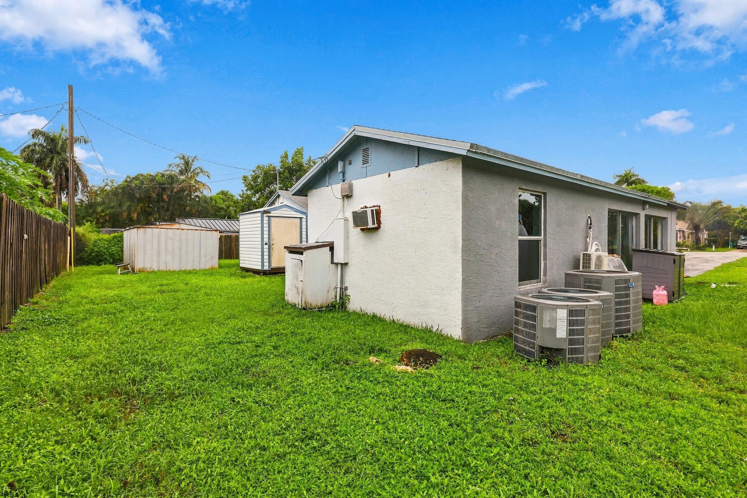 120 Pleasant #2, Palm Springs FL 33461