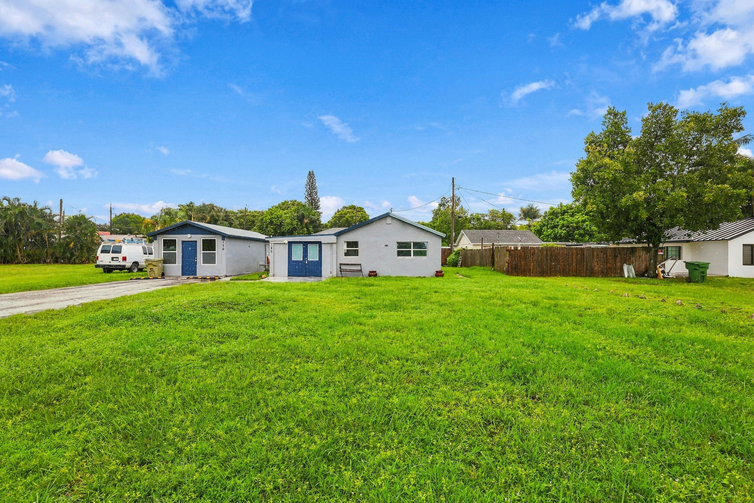 120 Pleasant #2, Palm Springs FL 33461