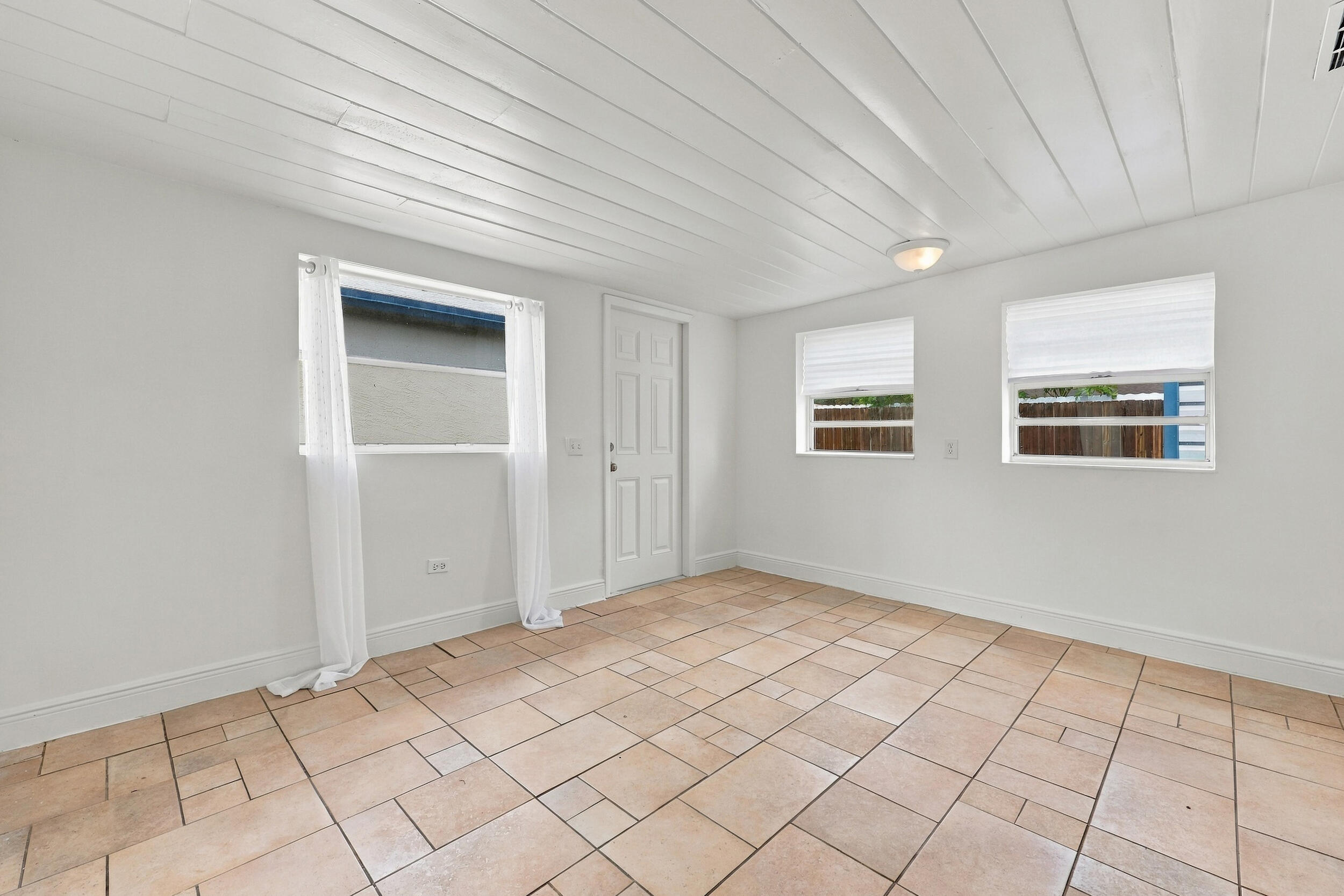 120 Pleasant #2, Palm Springs FL 33461