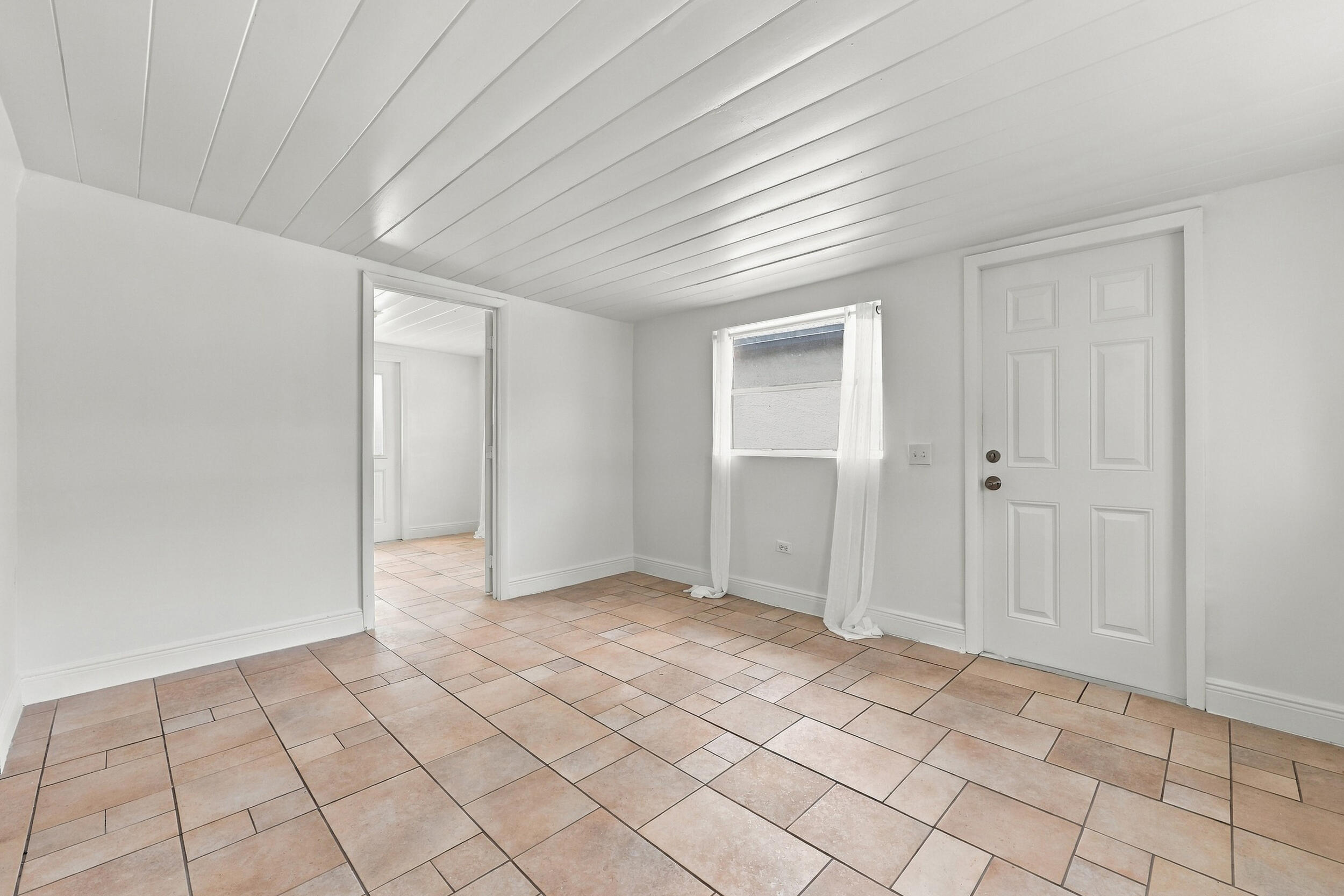 120 Pleasant #2, Palm Springs FL 33461