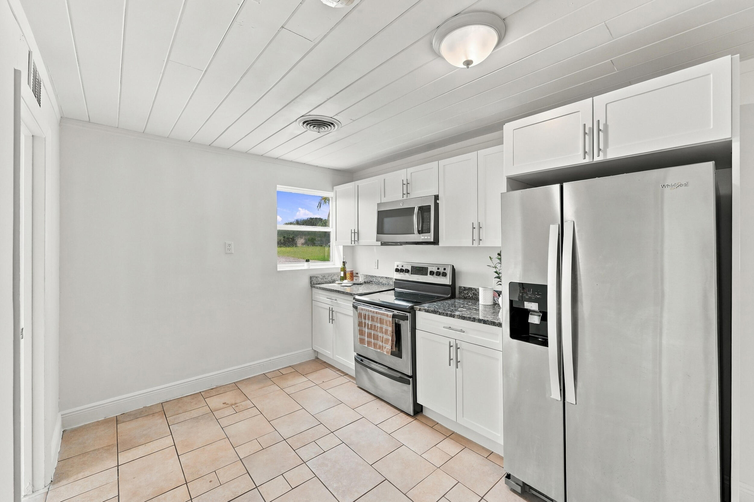 120 Pleasant #2, Palm Springs FL 33461