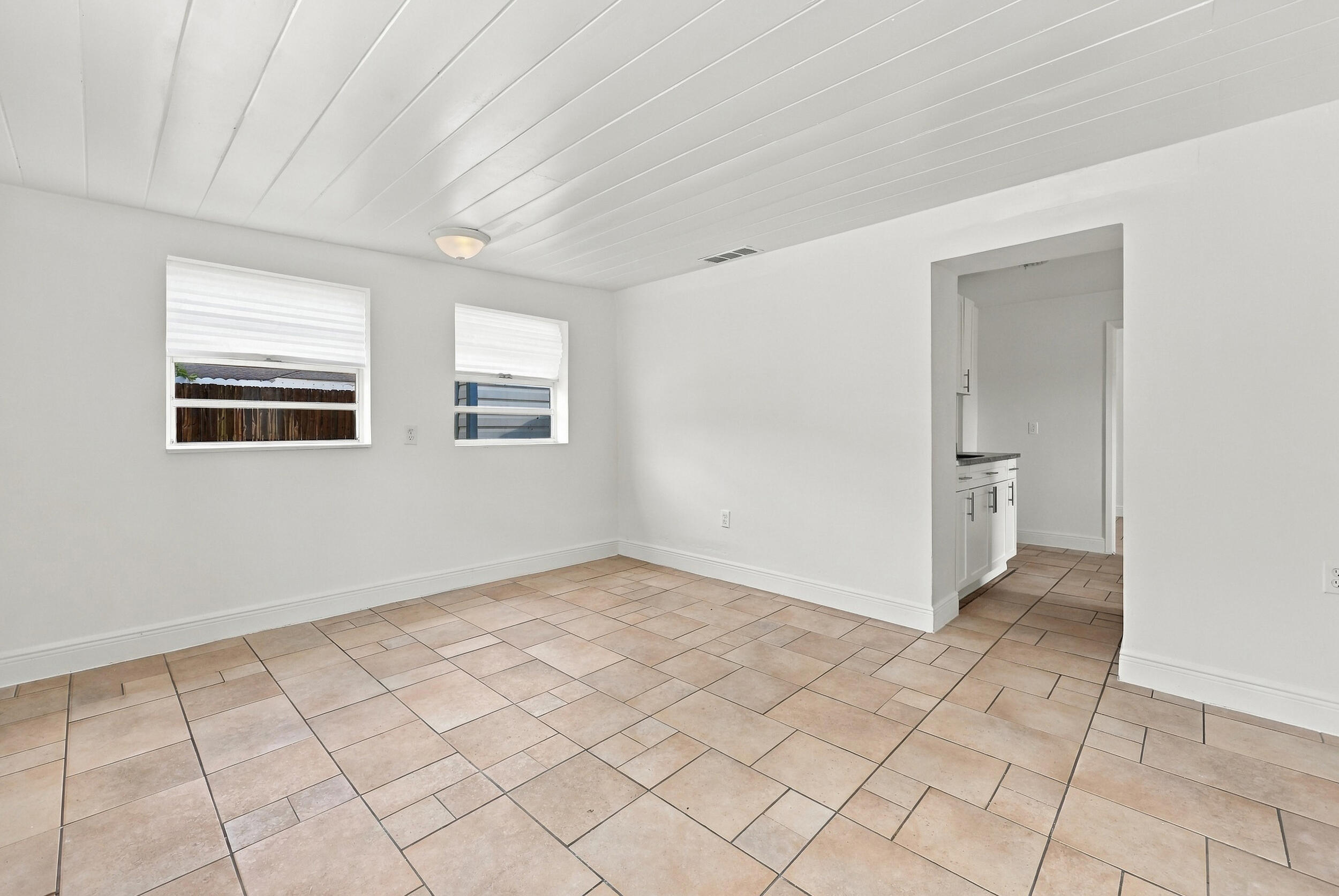 120 Pleasant #2, Palm Springs FL 33461