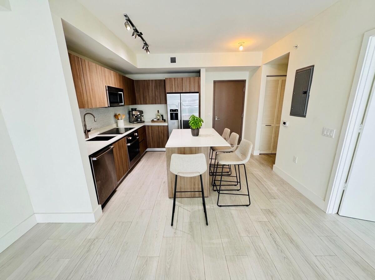 201 SW 17TH #603, Miami FL 33129