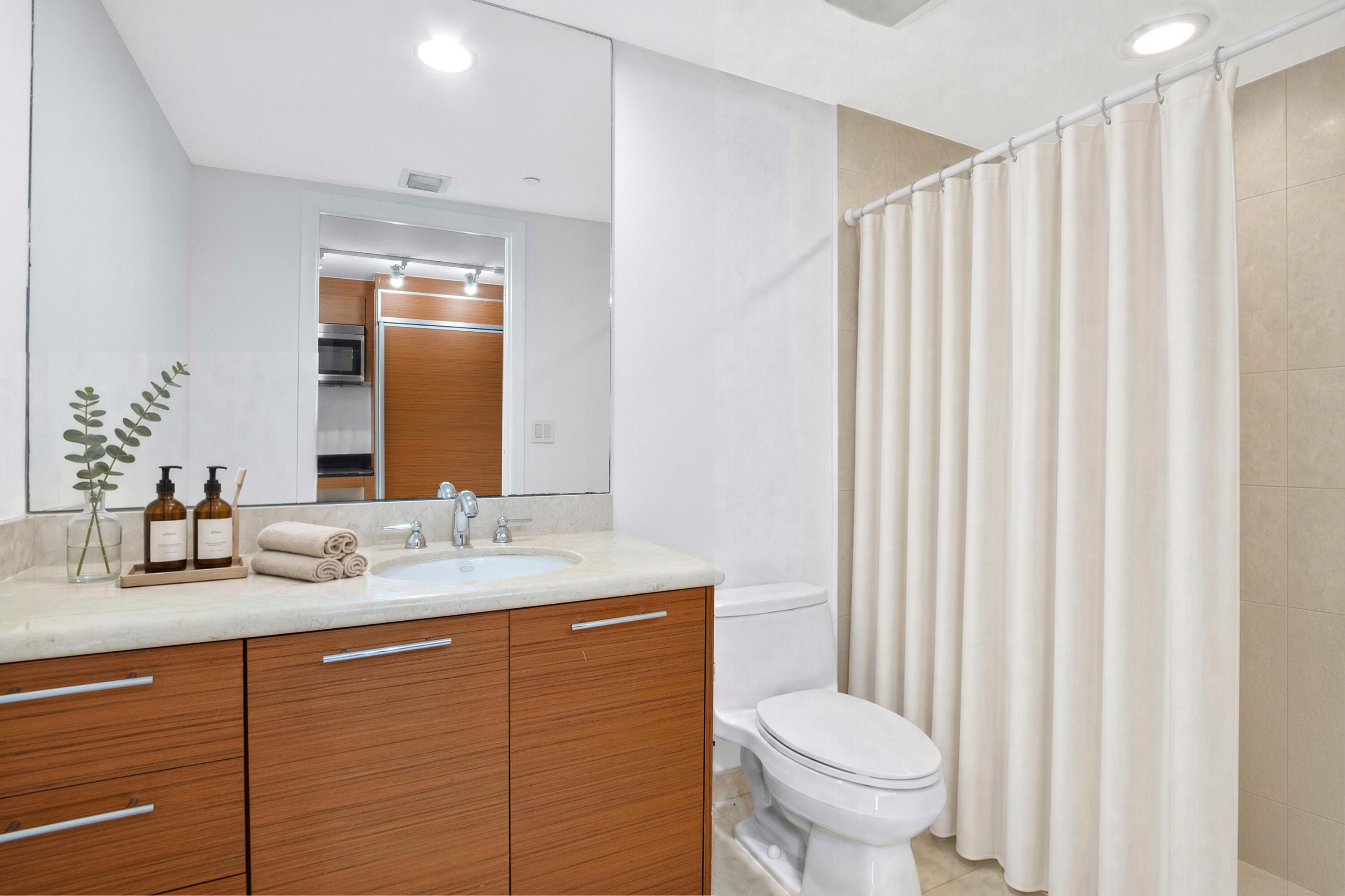 50 Biscayne #4503, Miami FL 33132