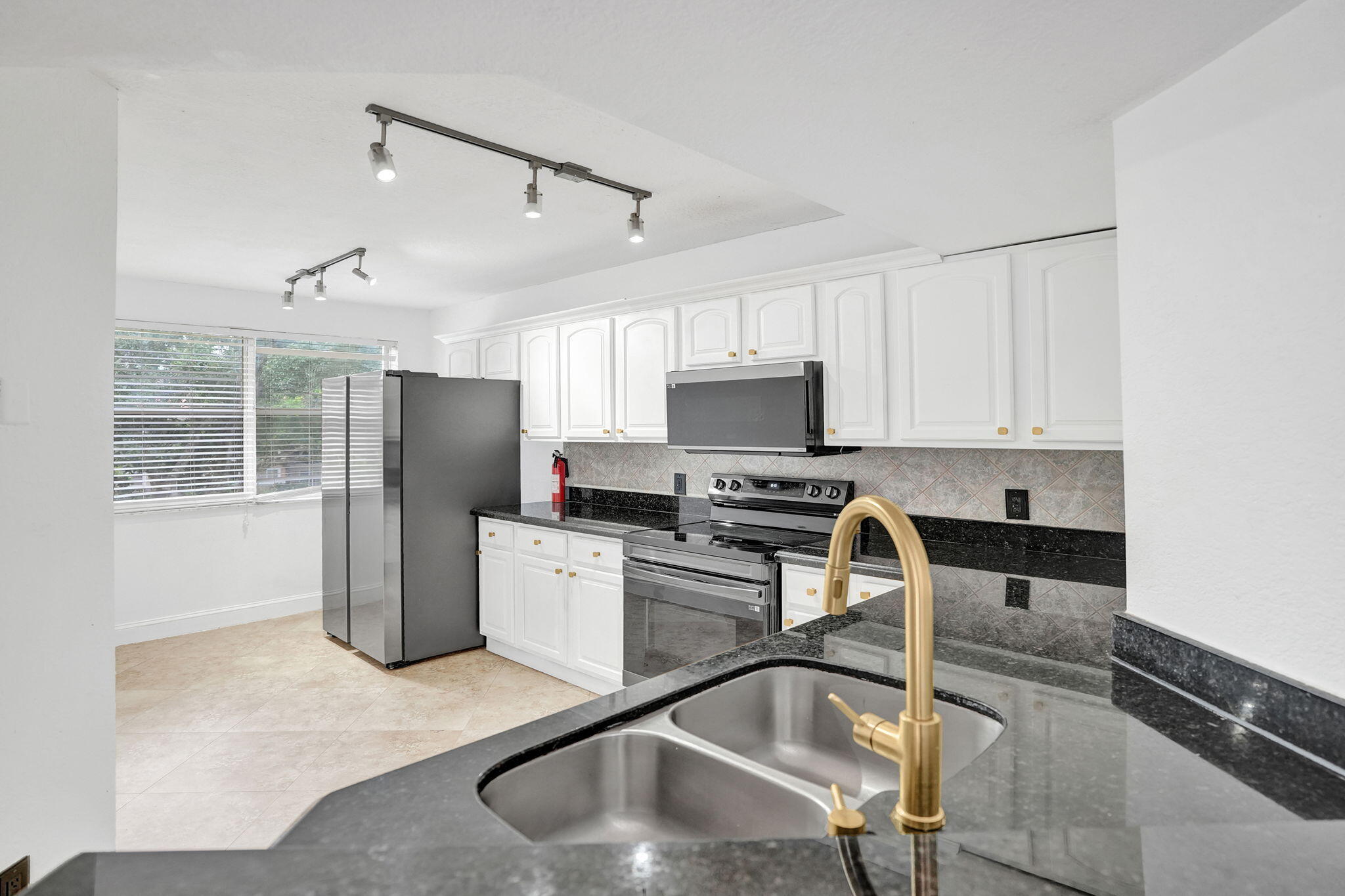 8761 Wiles #301, Coral Springs FL 33067
