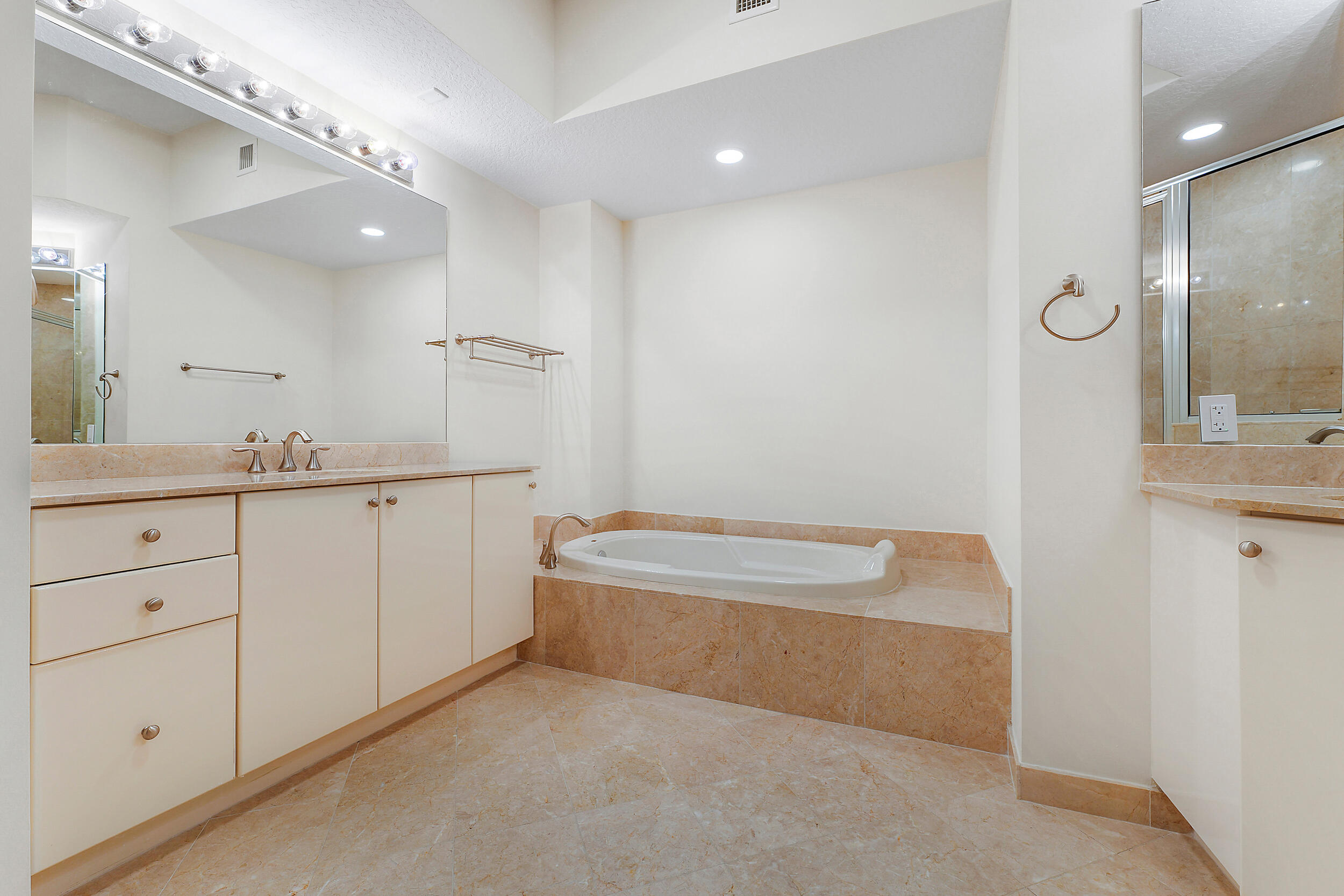 701 S OLIVE #1004, West Palm Beach FL 33401