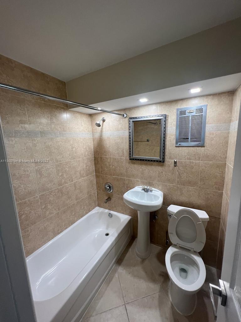 2755 NE 28th #C3, Lighthouse Point FL 33064