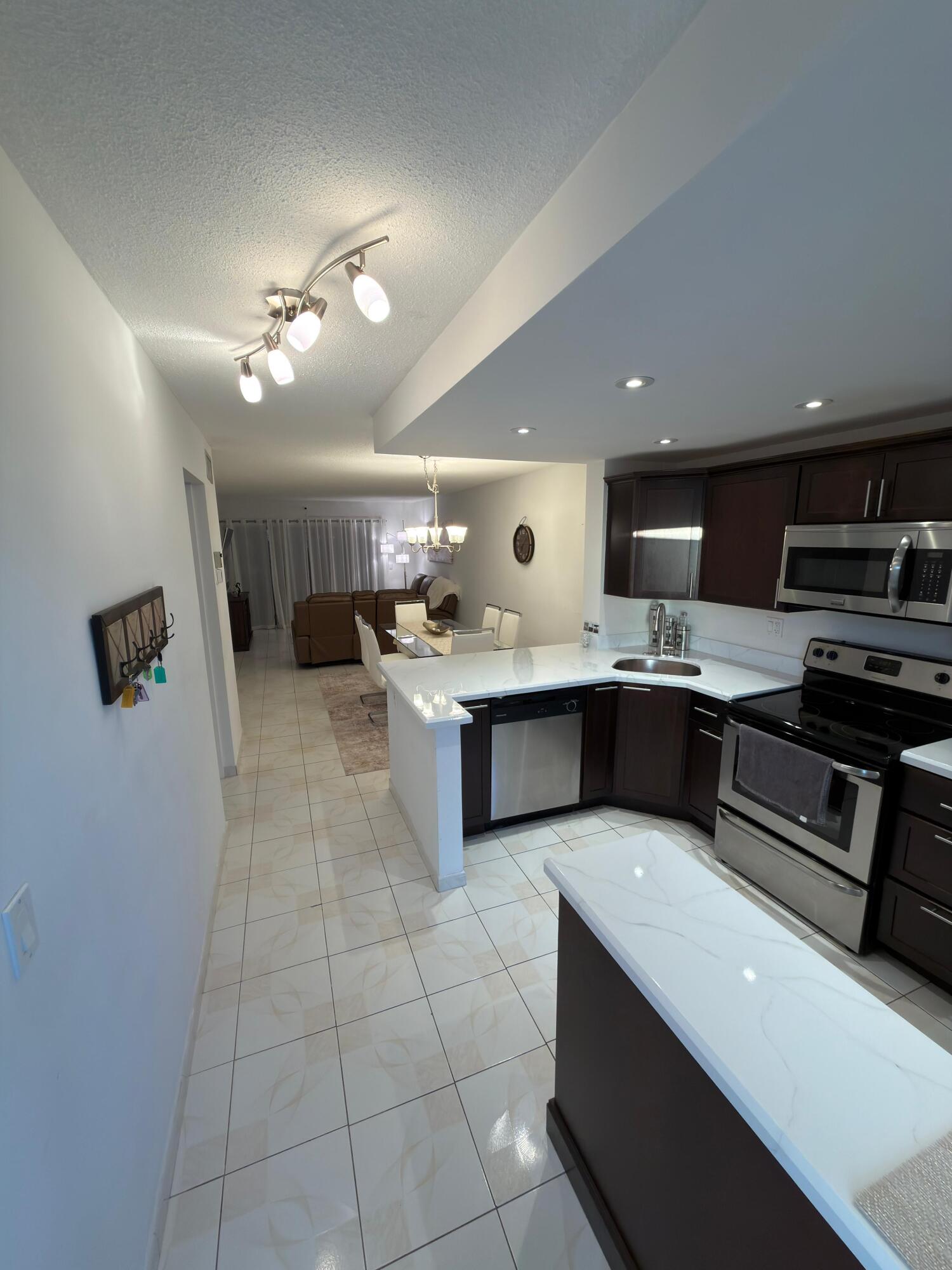 450 PARADISE ISLE #201, Hallandale Beach FL 33009