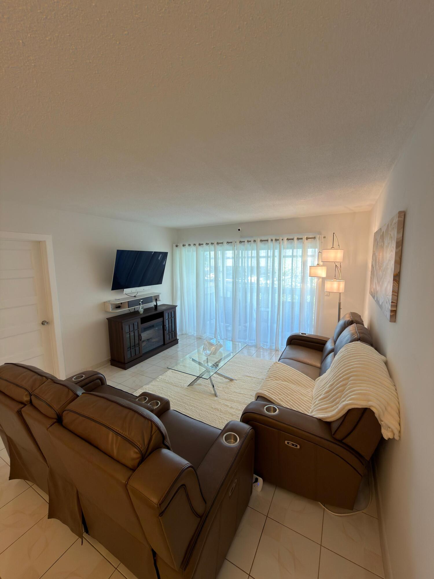450 PARADISE ISLE #201, Hallandale Beach FL 33009