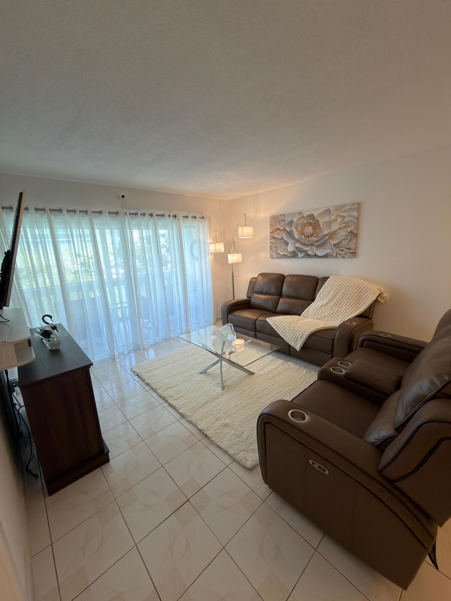 450 PARADISE ISLE #201, Hallandale Beach FL 33009