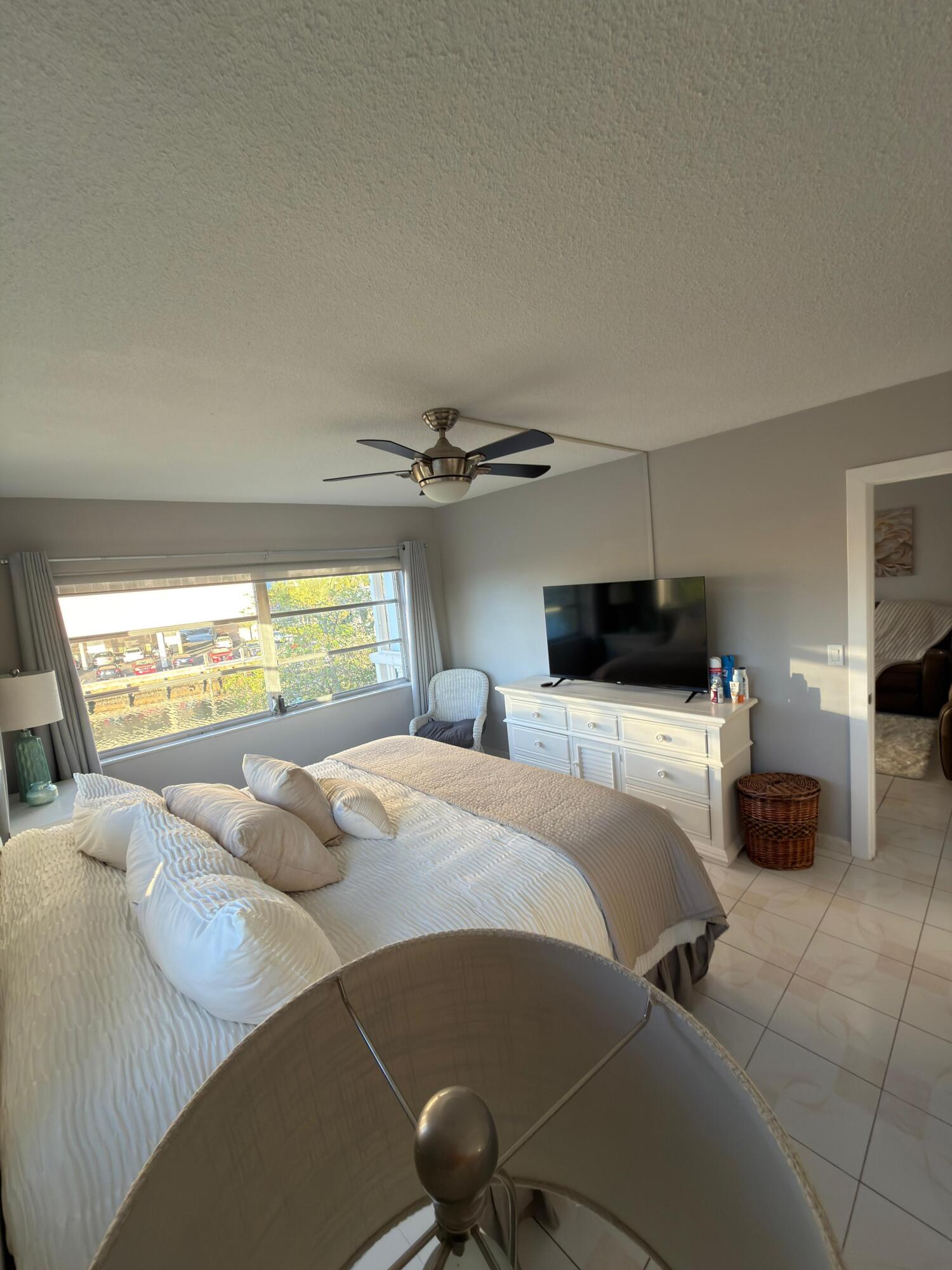 450 PARADISE ISLE #201, Hallandale Beach FL 33009