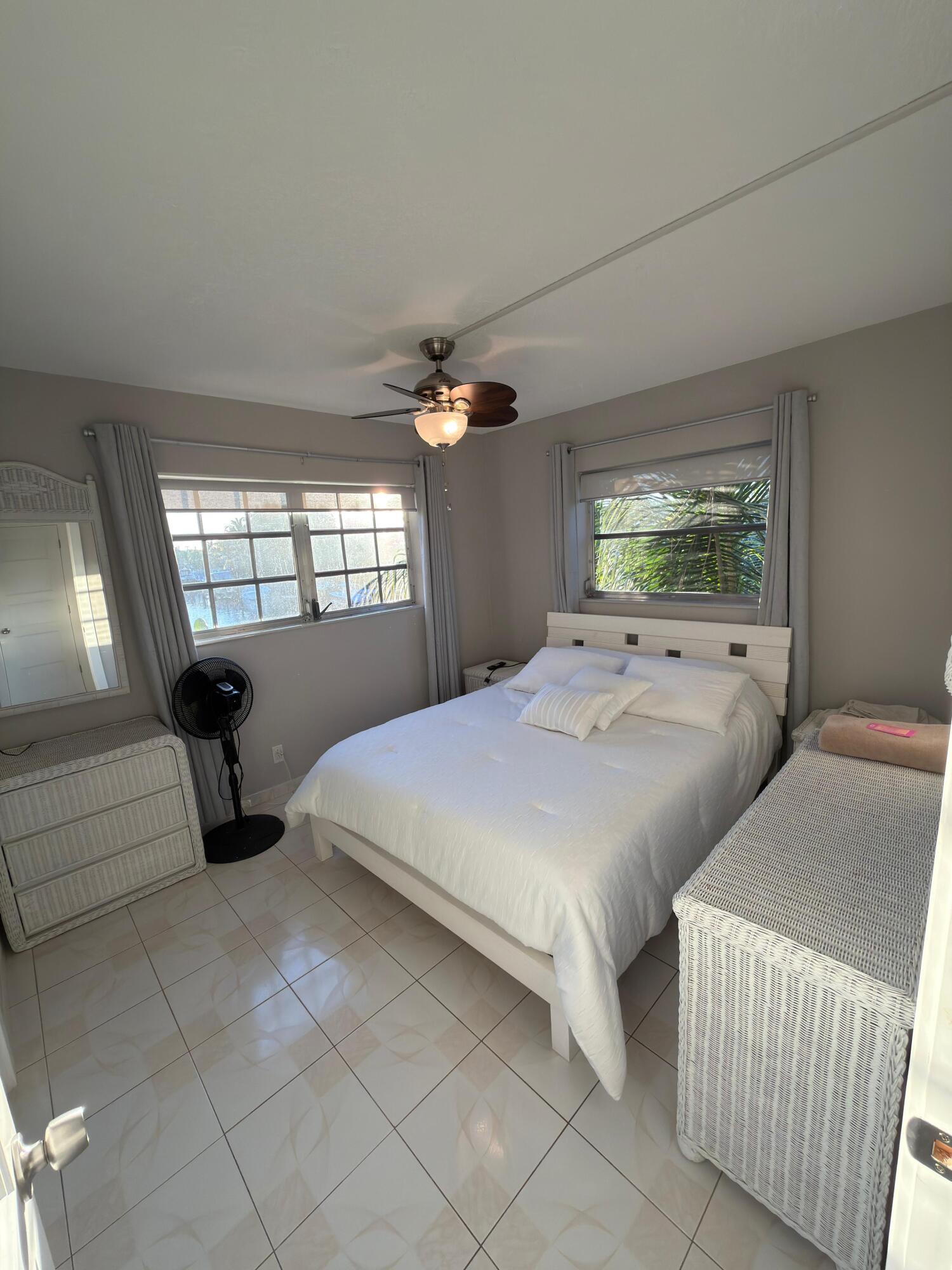 450 PARADISE ISLE #201, Hallandale Beach FL 33009