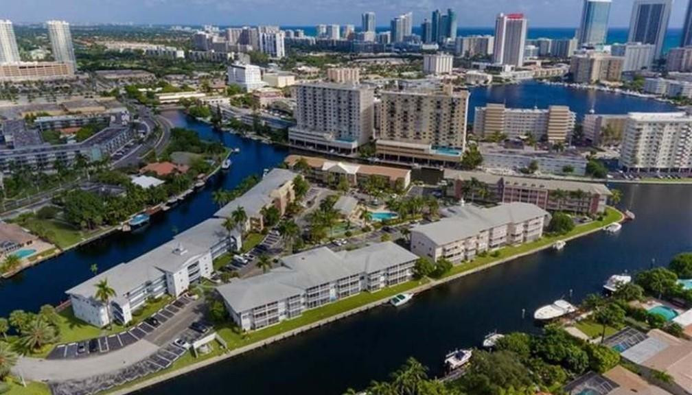 450 PARADISE ISLE #201, Hallandale Beach FL 33009