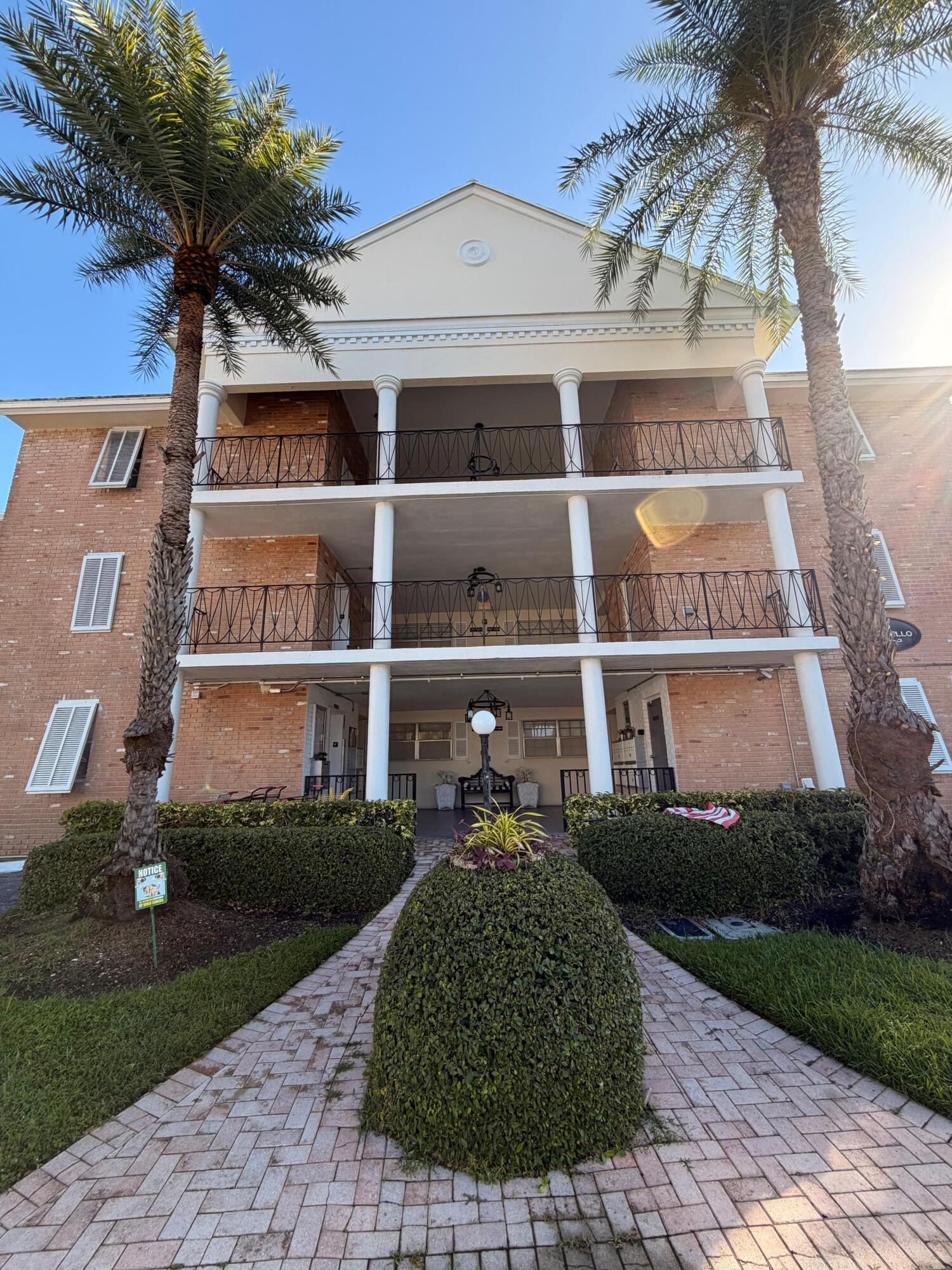 450 PARADISE ISLE #201, Hallandale Beach FL 33009