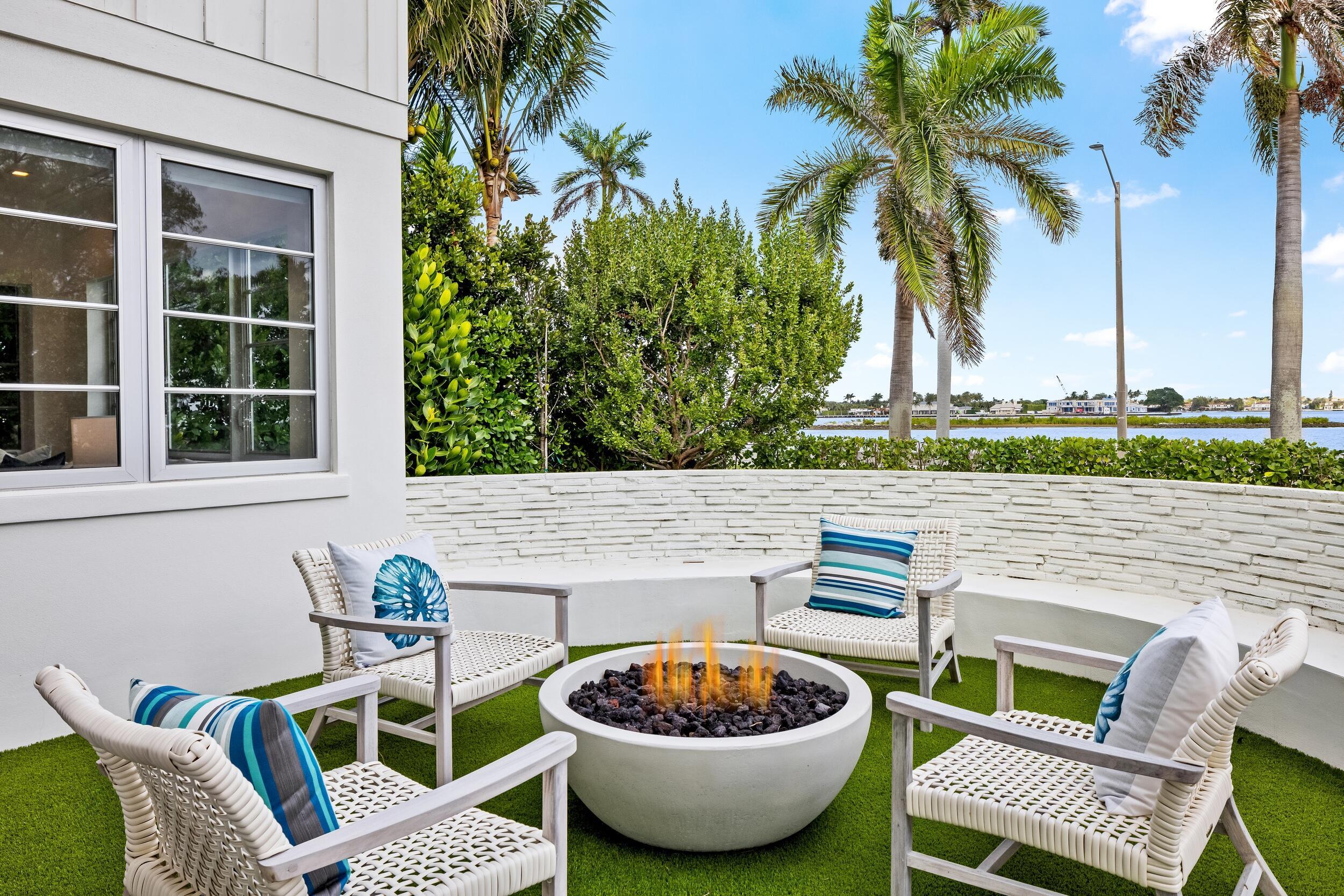 2745 S Flagler, West Palm Beach FL 33405