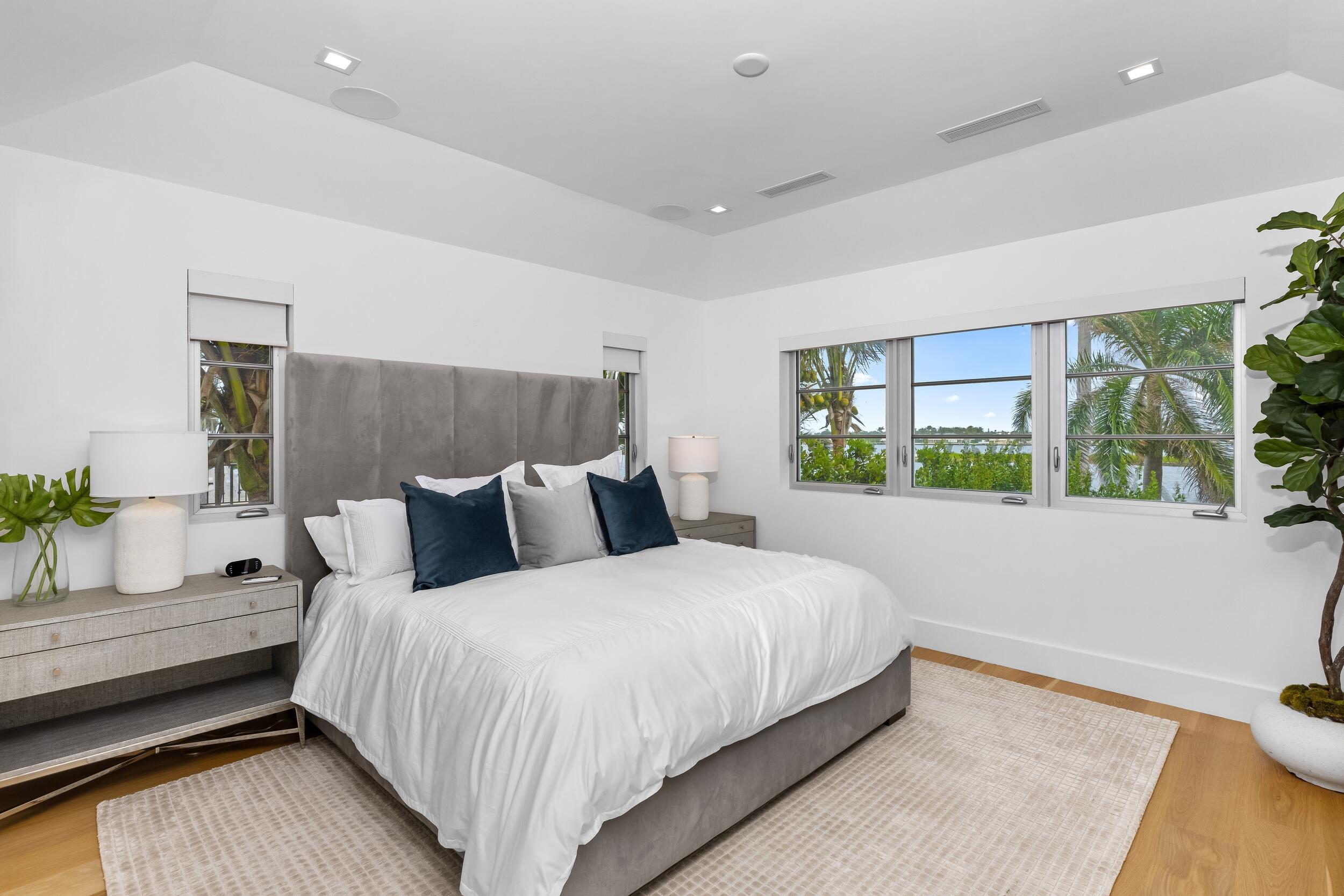 2745 S Flagler, West Palm Beach FL 33405