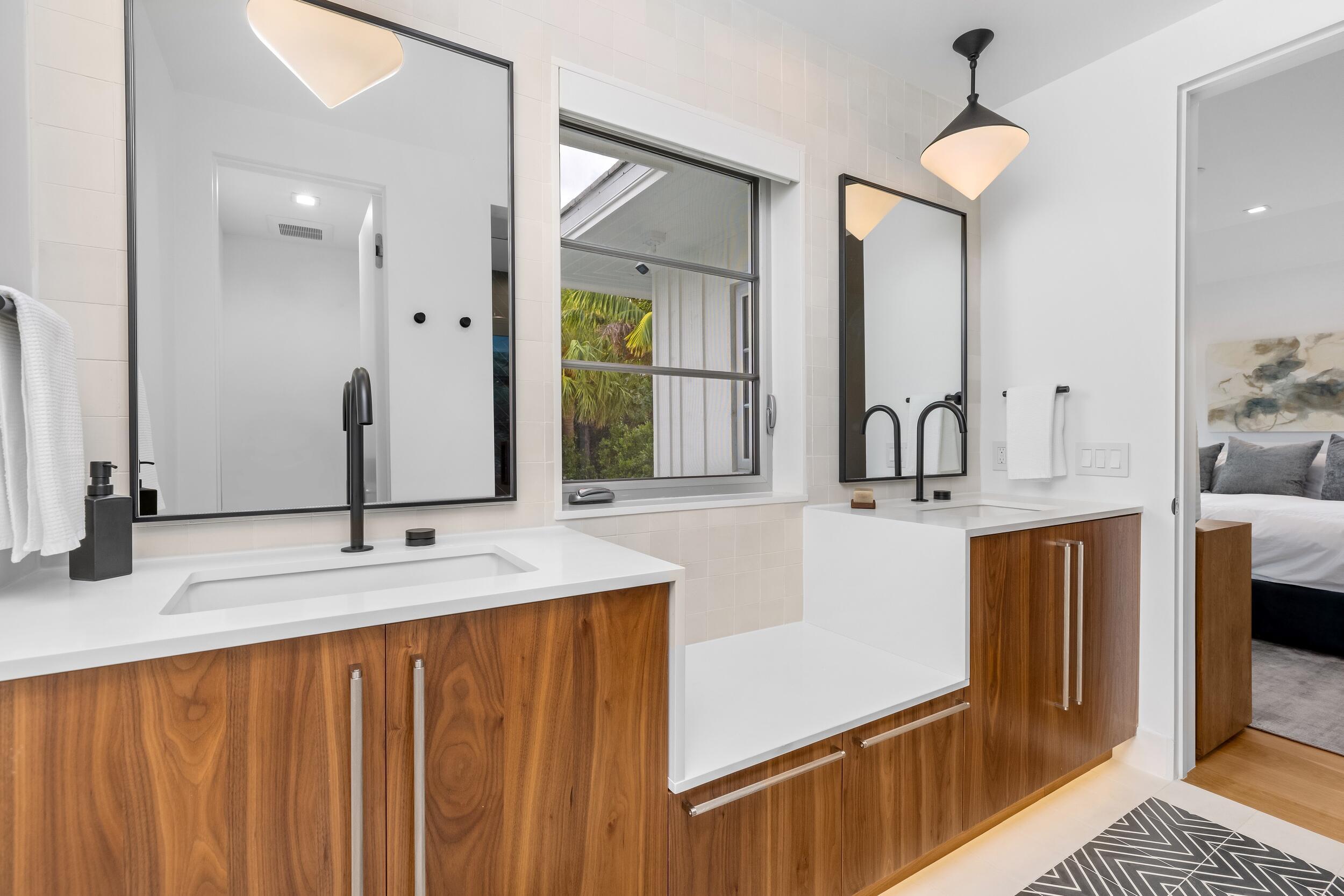 2745 S Flagler, West Palm Beach FL 33405