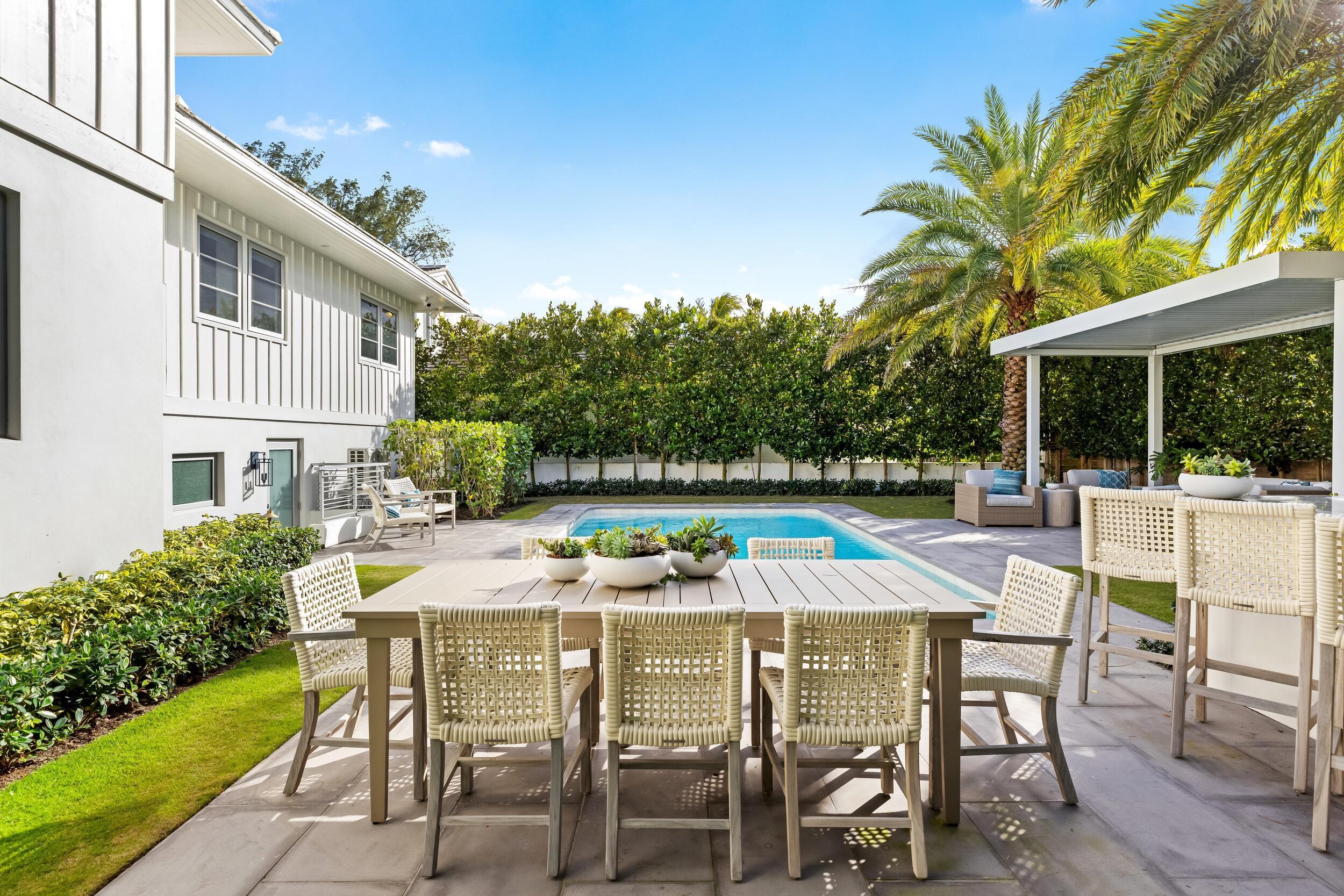 2745 S Flagler, West Palm Beach FL 33405