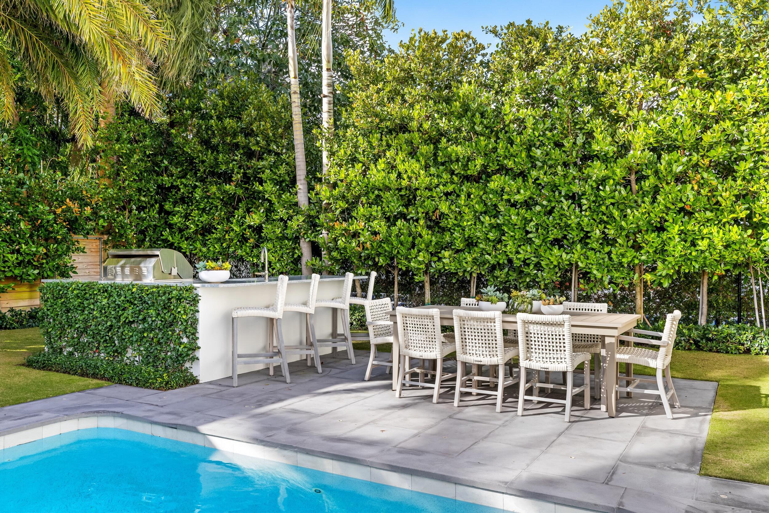 2745 S Flagler, West Palm Beach FL 33405