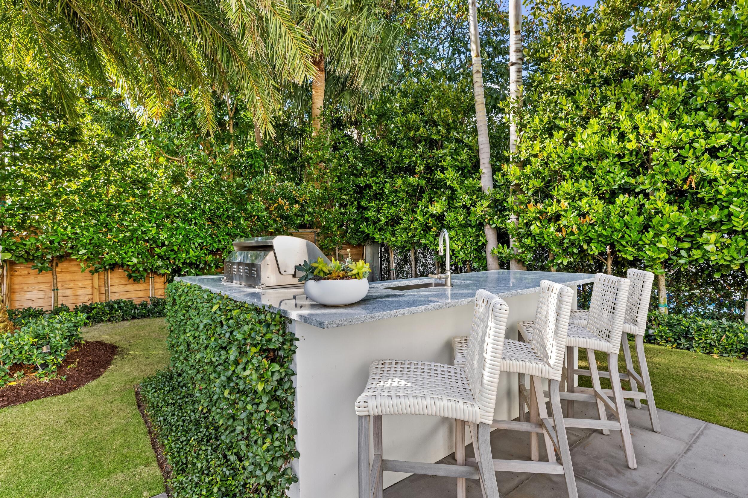 2745 S Flagler, West Palm Beach FL 33405