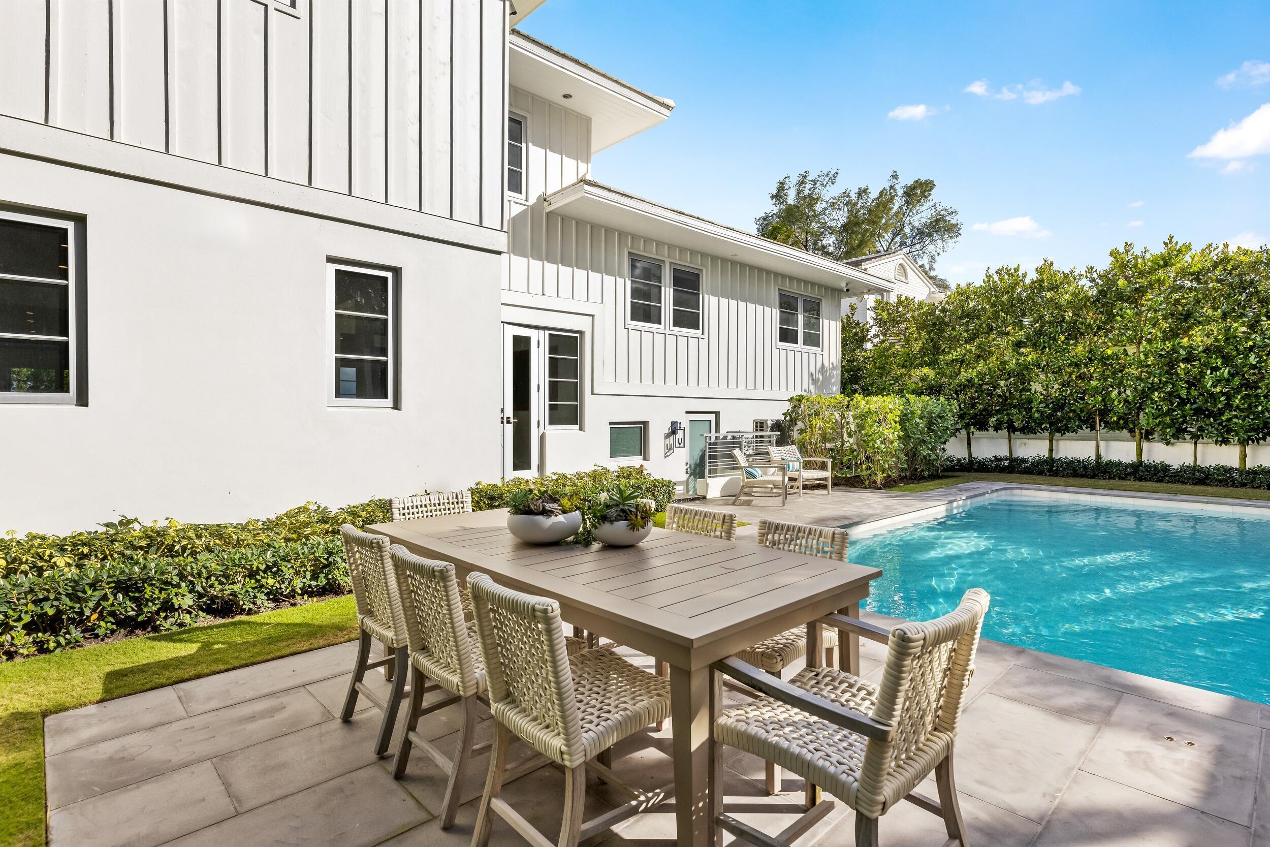 2745 S Flagler, West Palm Beach FL 33405