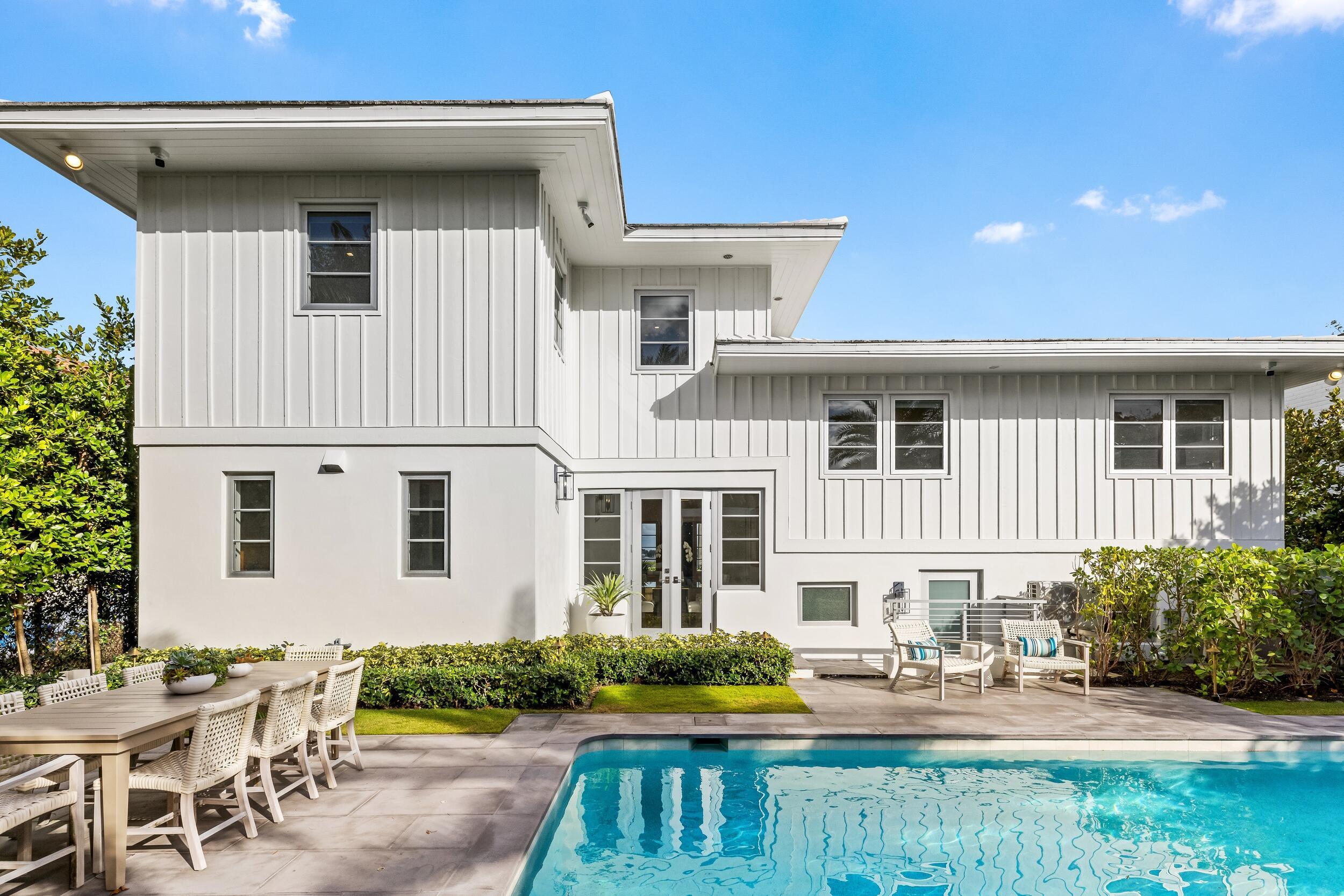 2745 S Flagler, West Palm Beach FL 33405