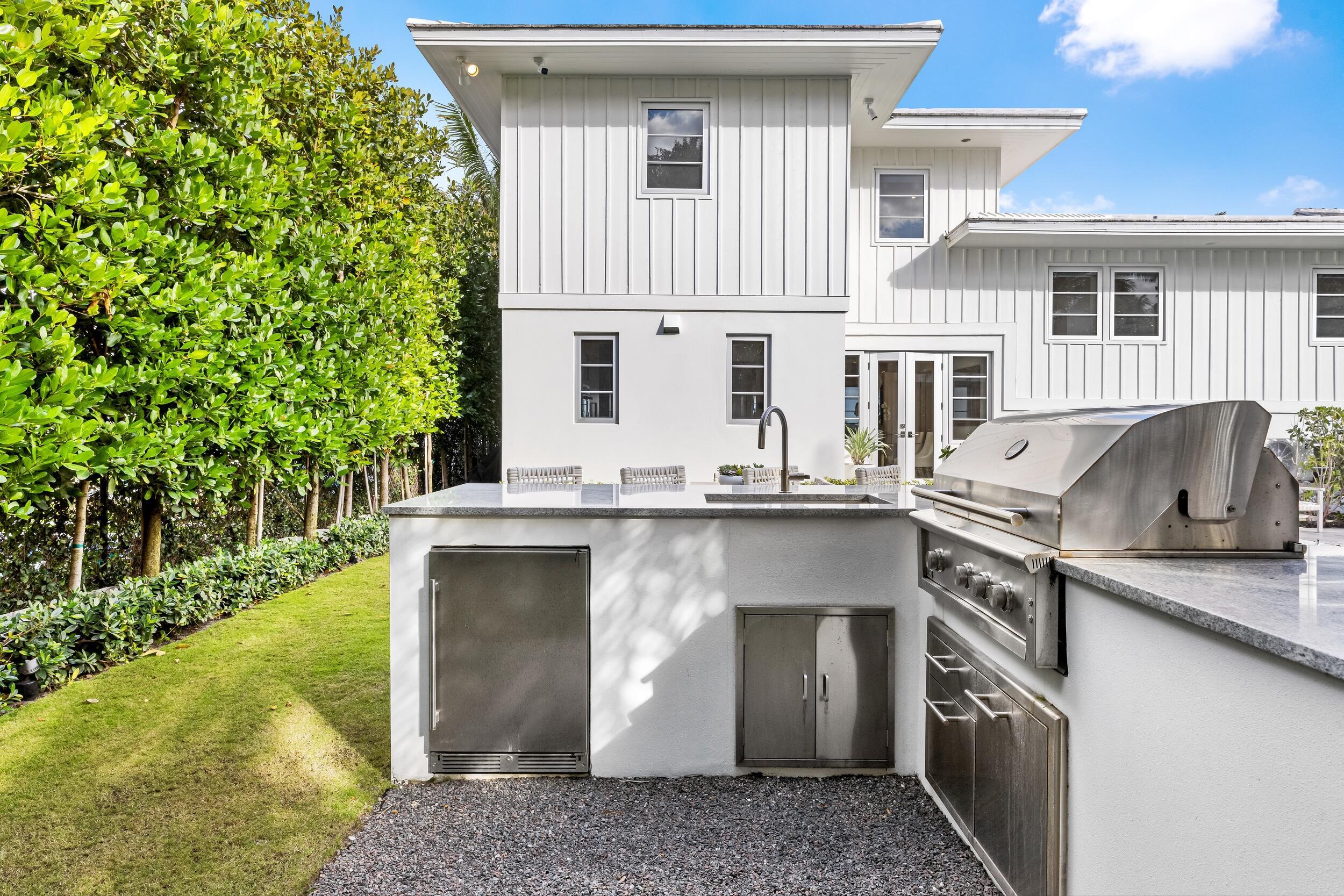 2745 S Flagler, West Palm Beach FL 33405