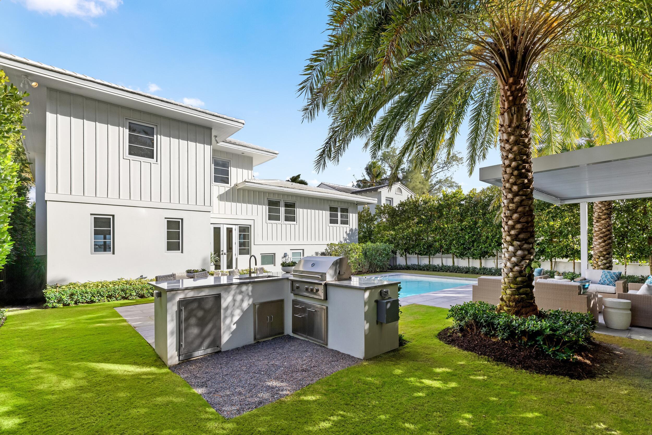 2745 S Flagler, West Palm Beach FL 33405