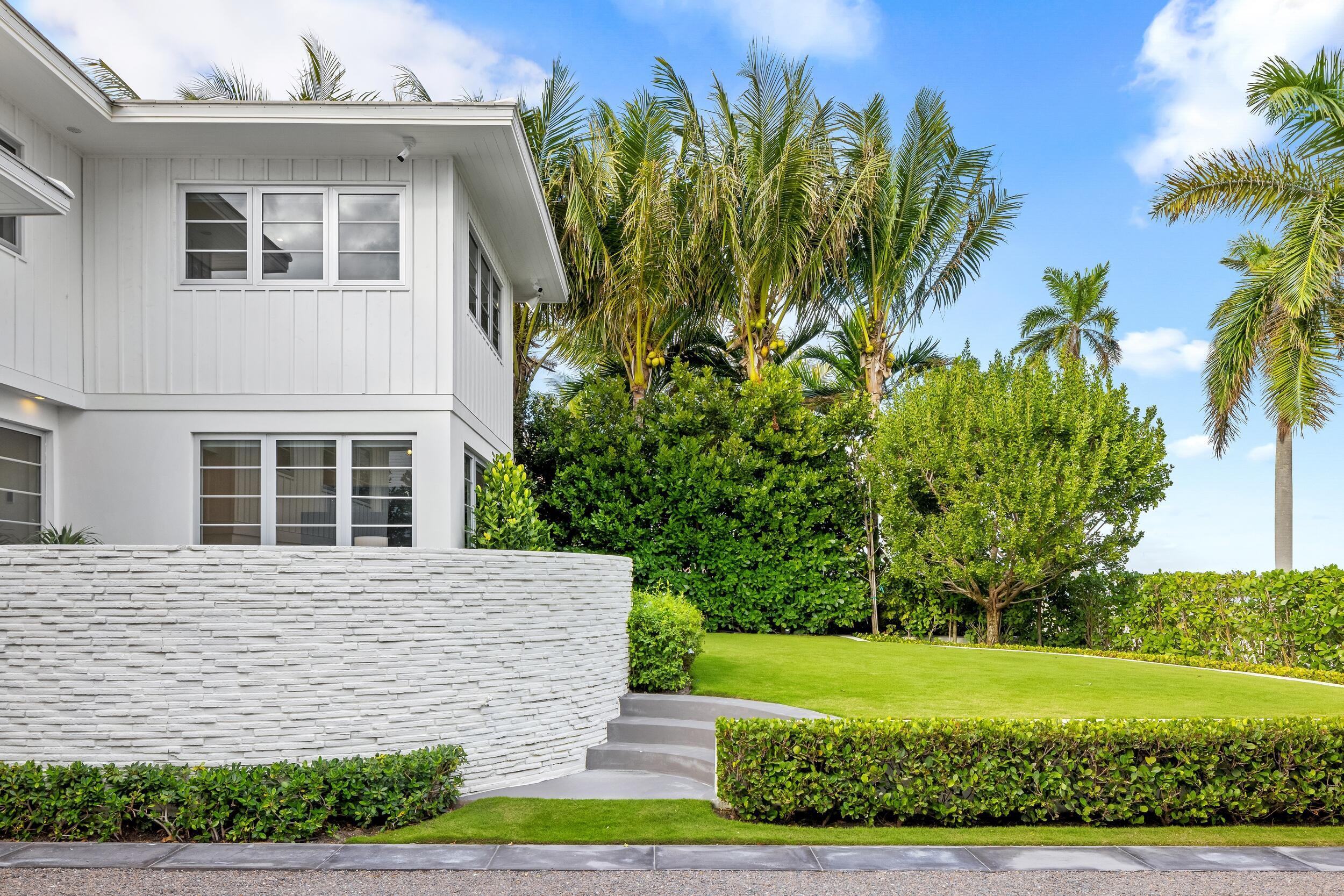 2745 S Flagler, West Palm Beach FL 33405