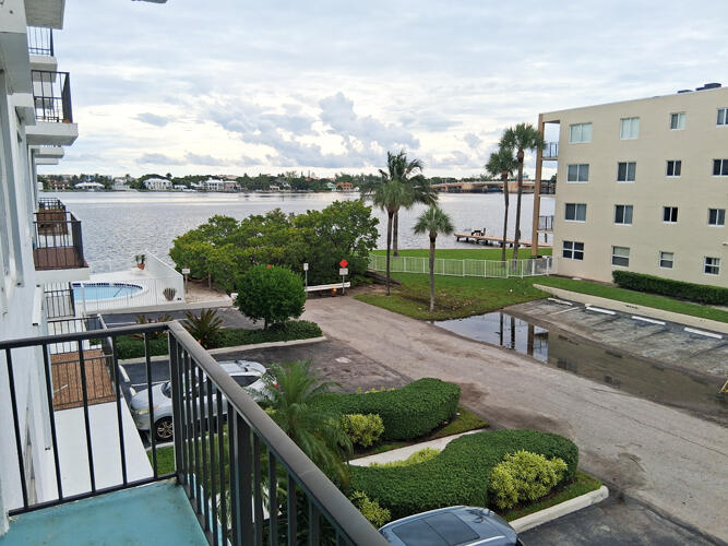 301 Croton #302, Lantana FL 33462