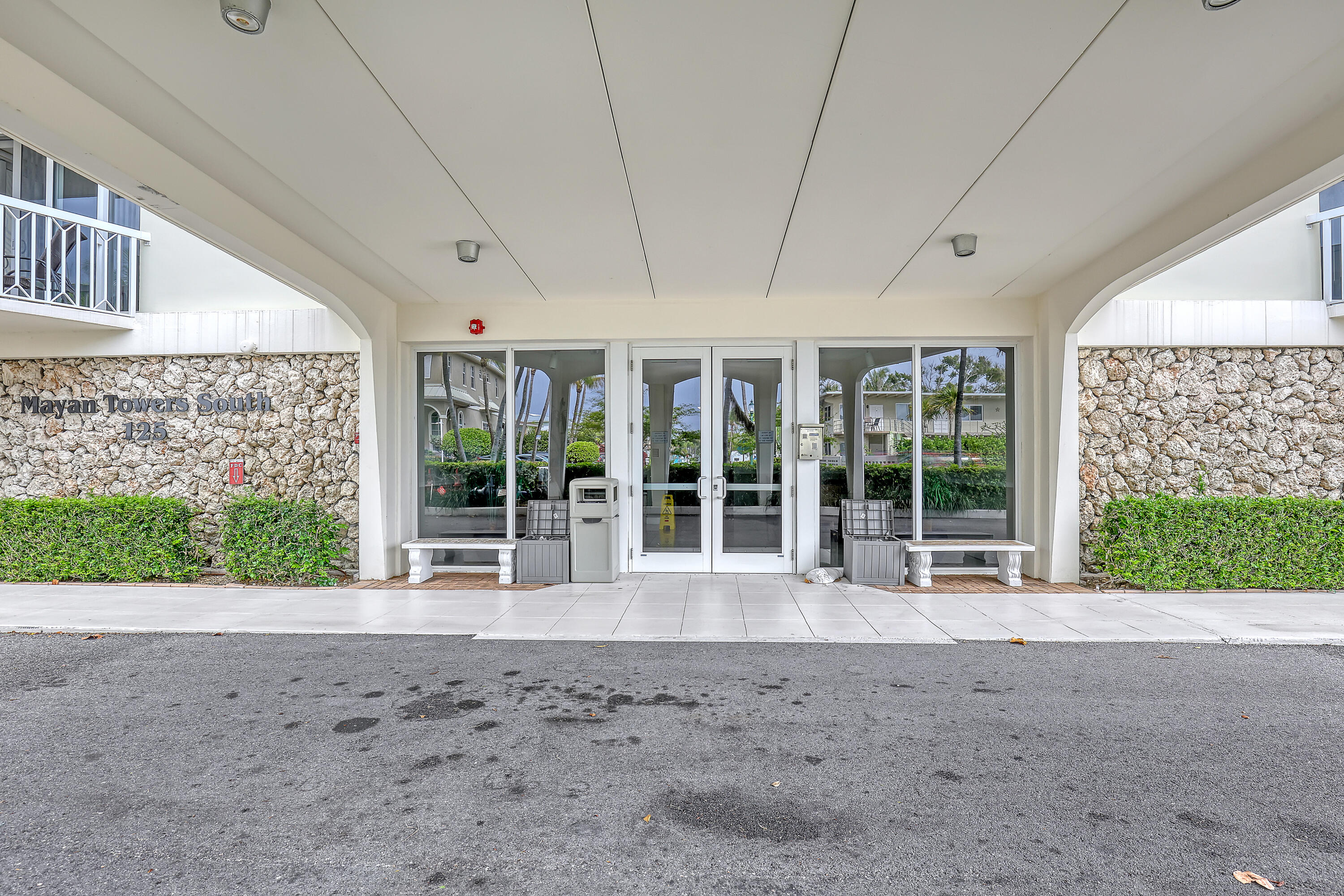 125 S OCEAN #304, Palm Beach Shores FL 33404