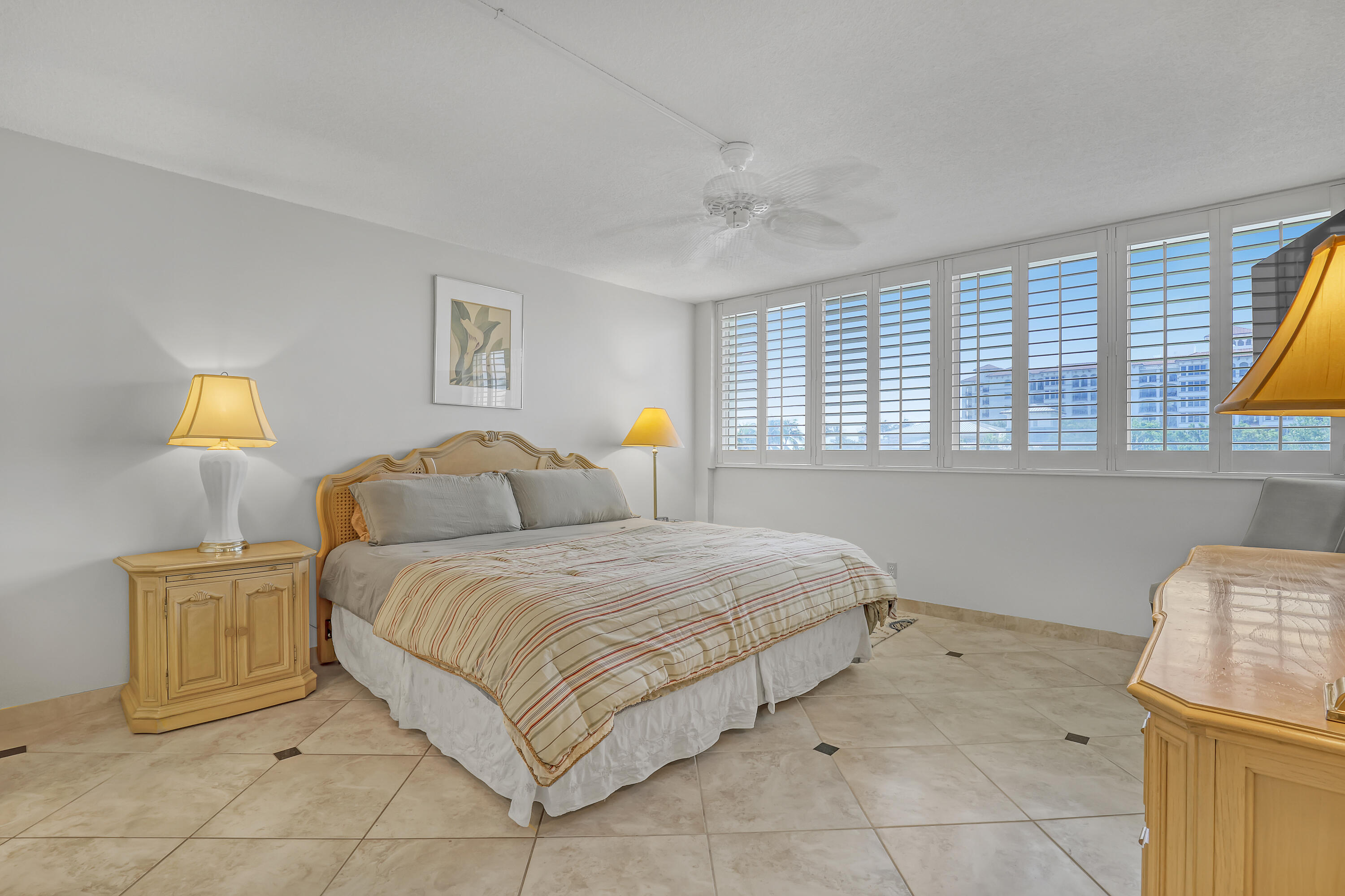 125 S OCEAN #304, Palm Beach Shores FL 33404