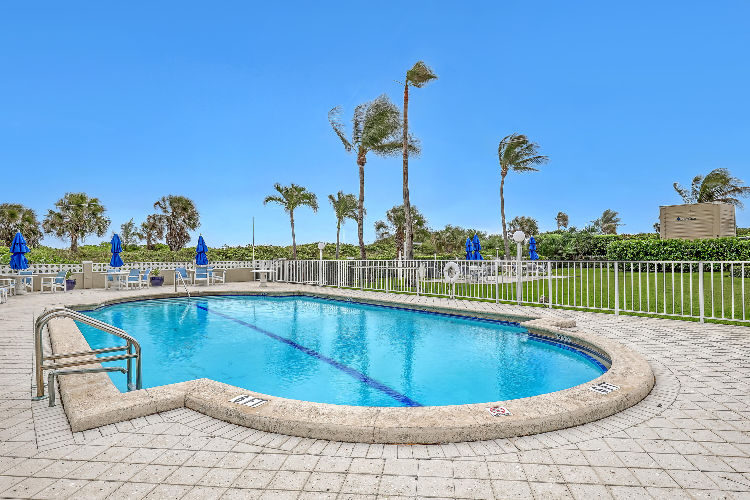 125 S OCEAN #304, Palm Beach Shores FL 33404