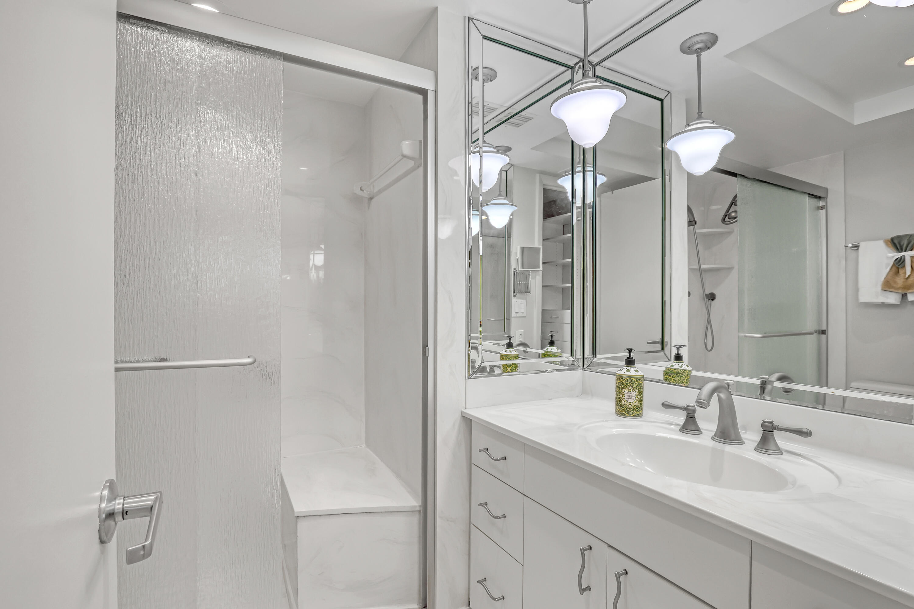 125 S OCEAN #304, Palm Beach Shores FL 33404