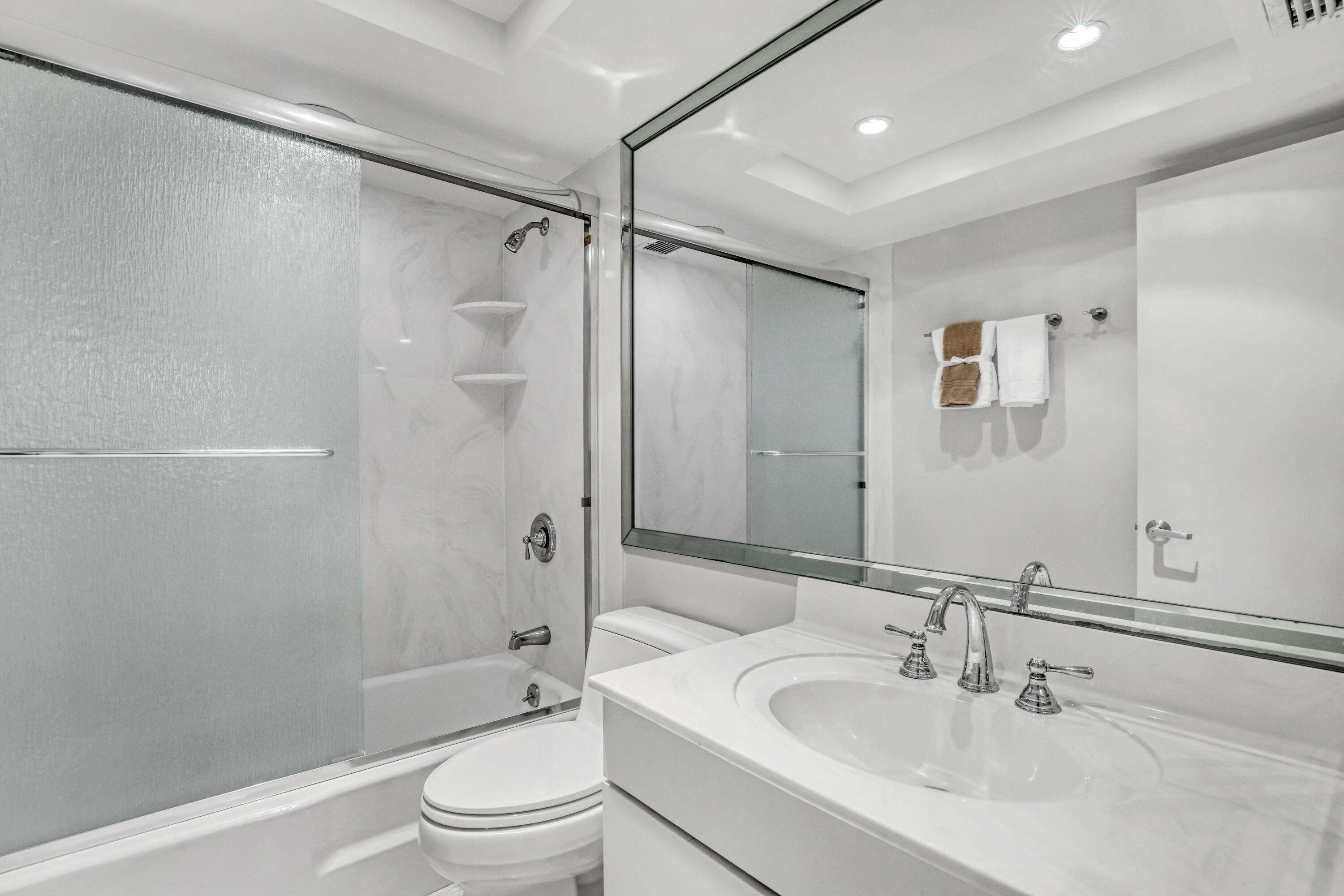 125 S OCEAN #304, Palm Beach Shores FL 33404