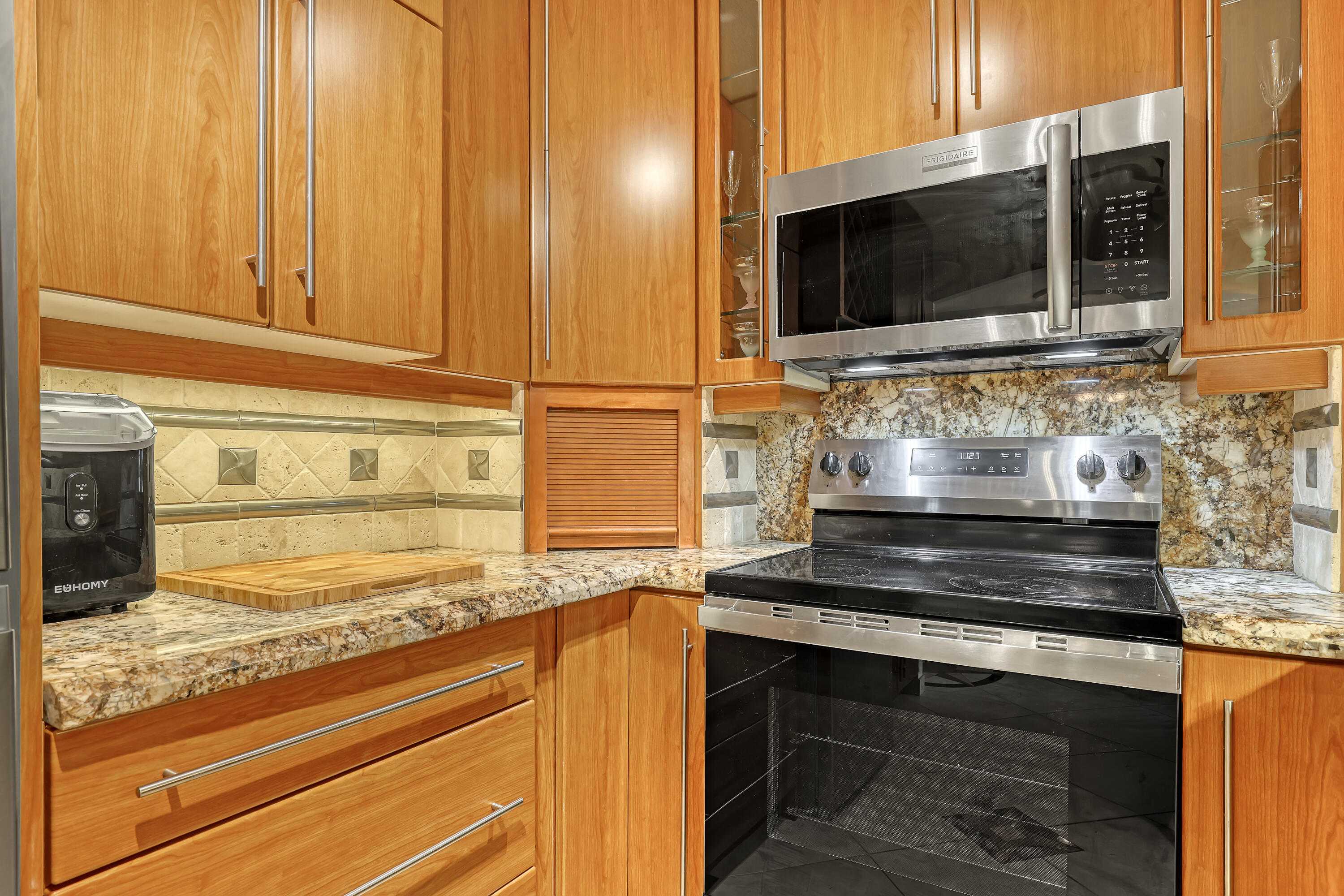 125 S OCEAN #304, Palm Beach Shores FL 33404