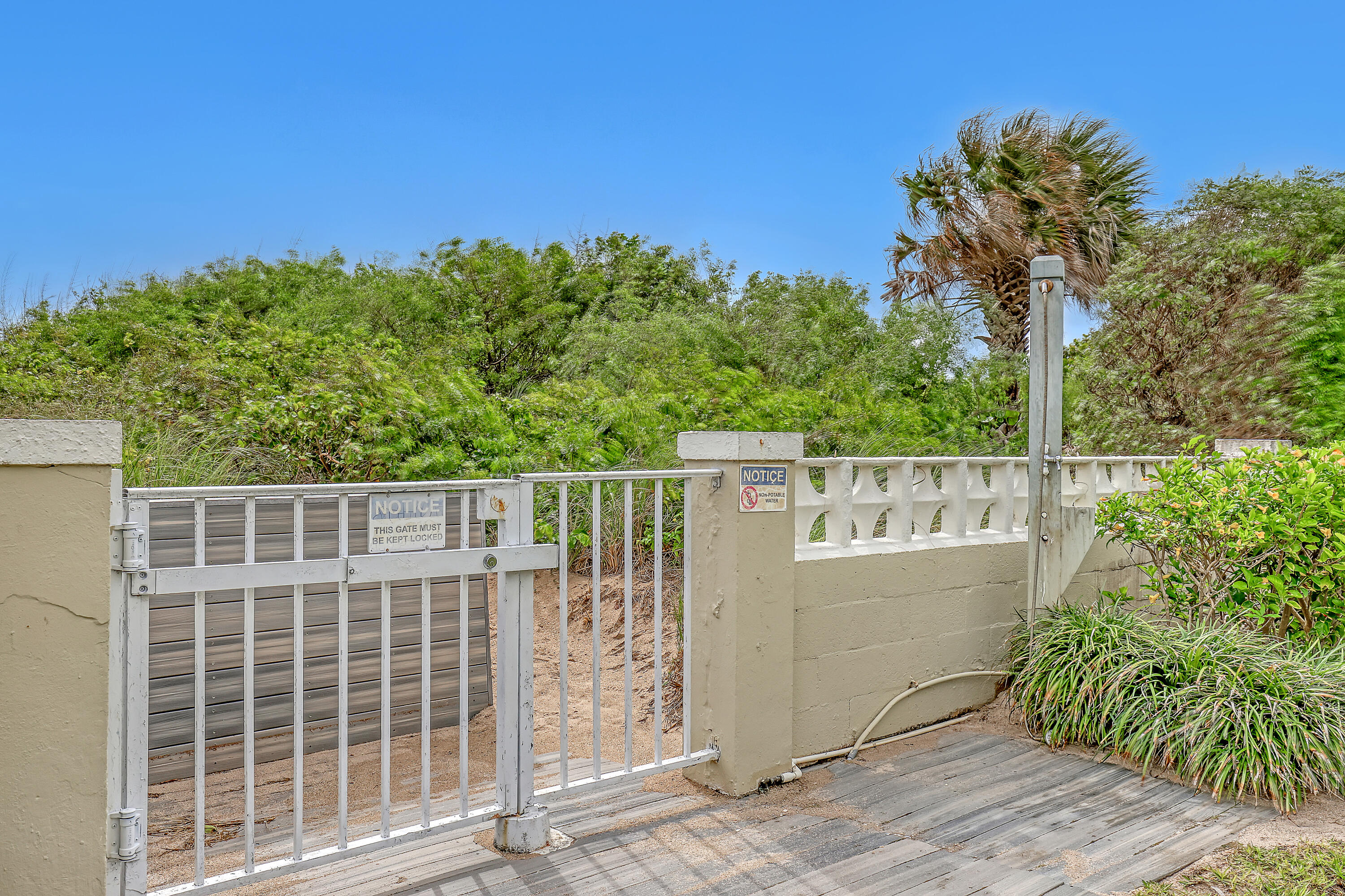 125 S OCEAN #304, Palm Beach Shores FL 33404