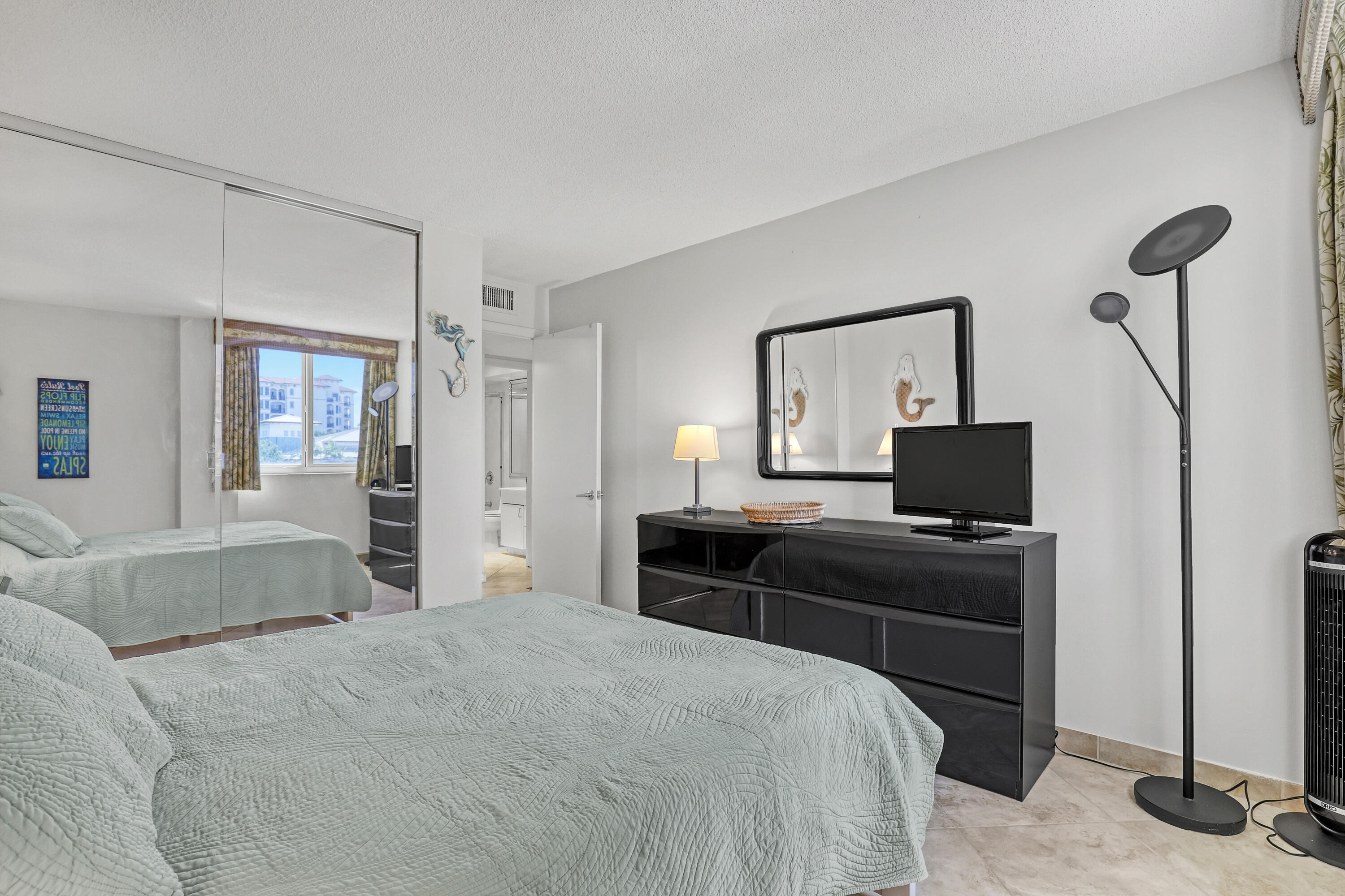 125 S OCEAN #304, Palm Beach Shores FL 33404