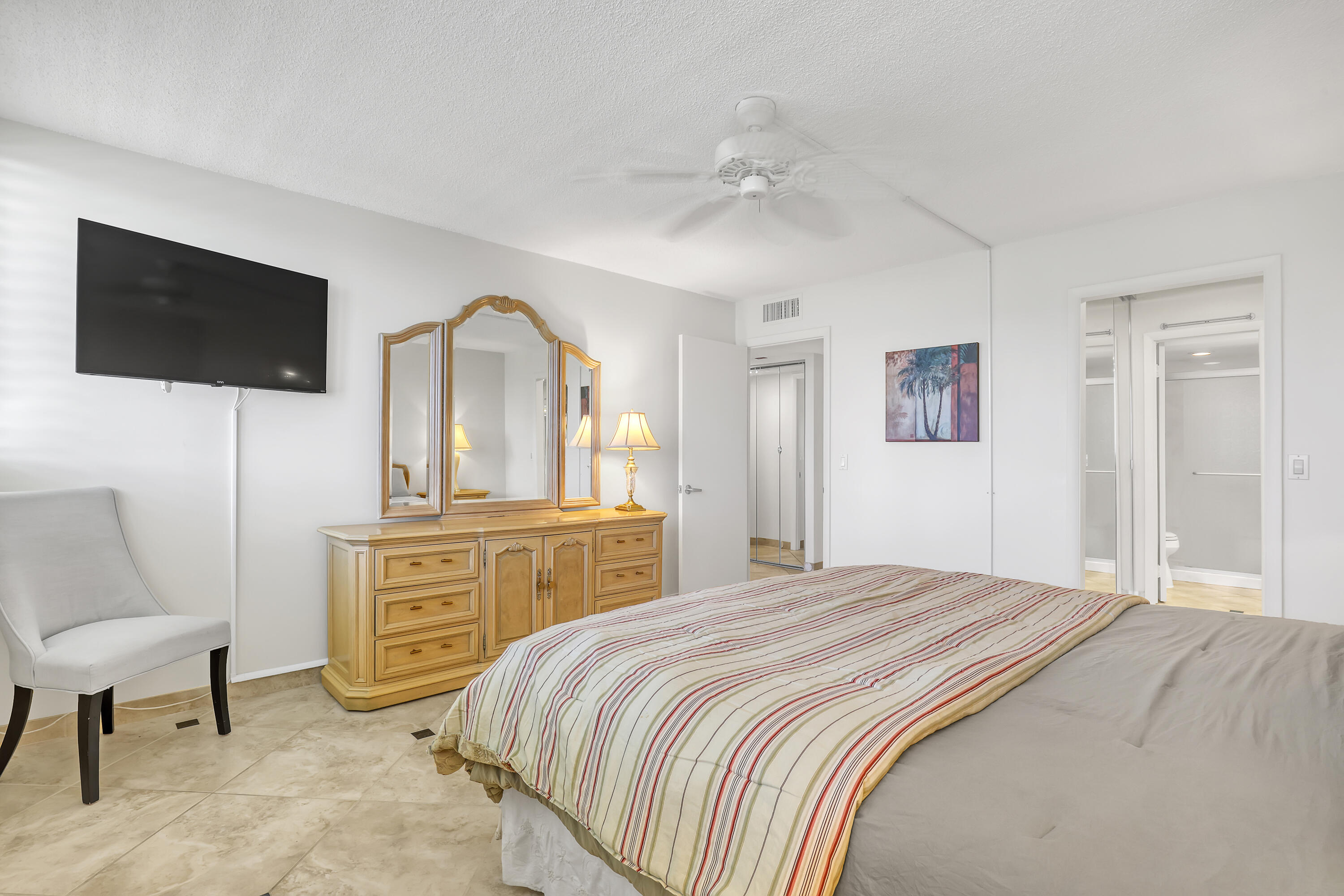 125 S OCEAN #304, Palm Beach Shores FL 33404
